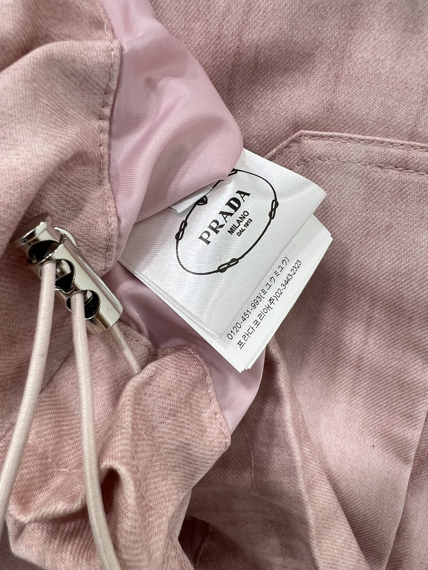 🔥prad**25早秋新款经典三角标装饰牛仔外套  复古酵素洗水高级牛仔 纯色炒色系设计时髦又高级！可甜