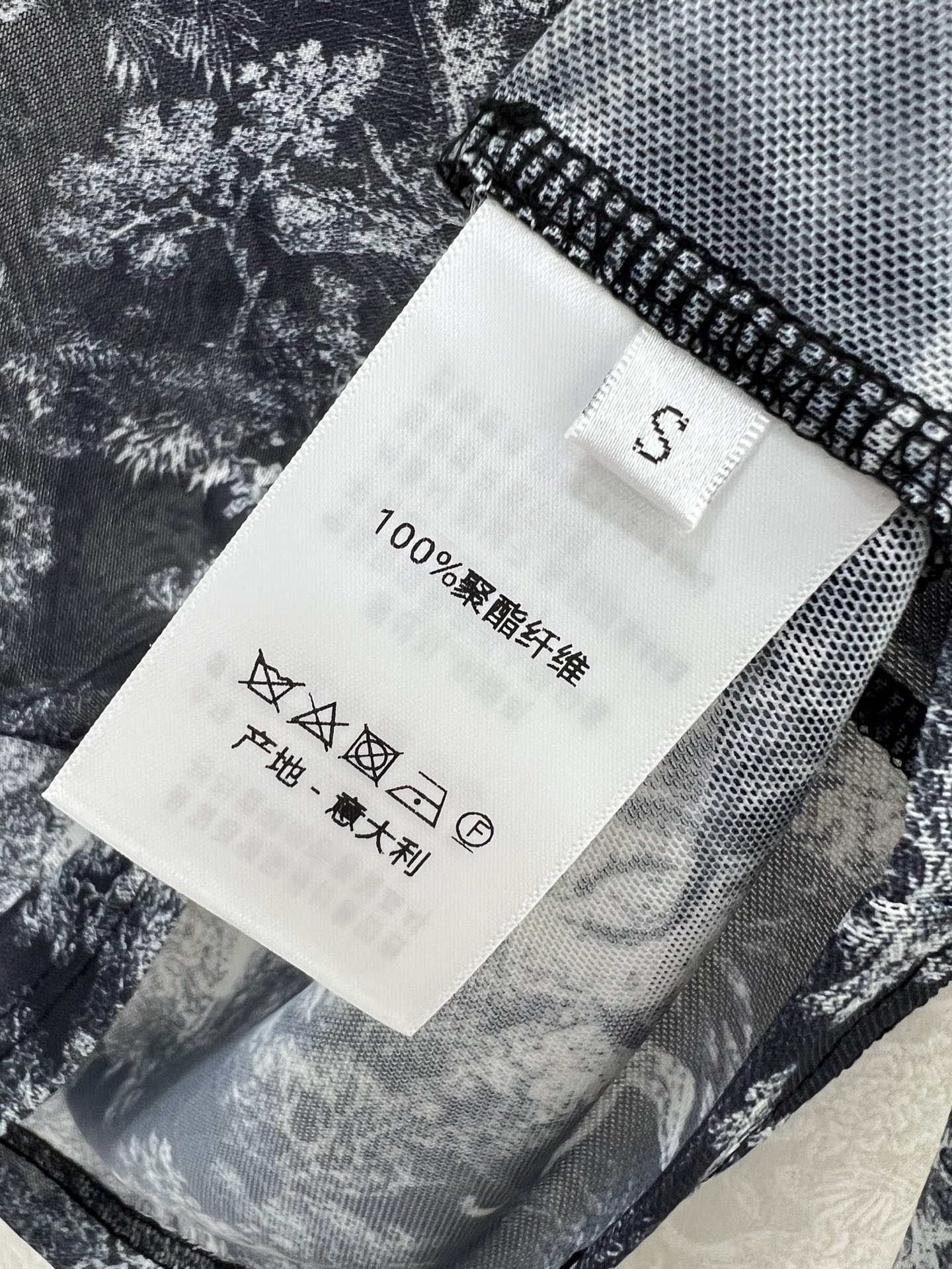 🔥🔥 Dio*25新款小立领网纱打底衫~整体老虎动物印花 网纱面料亲肤又透气  胸前字母logo标志印花