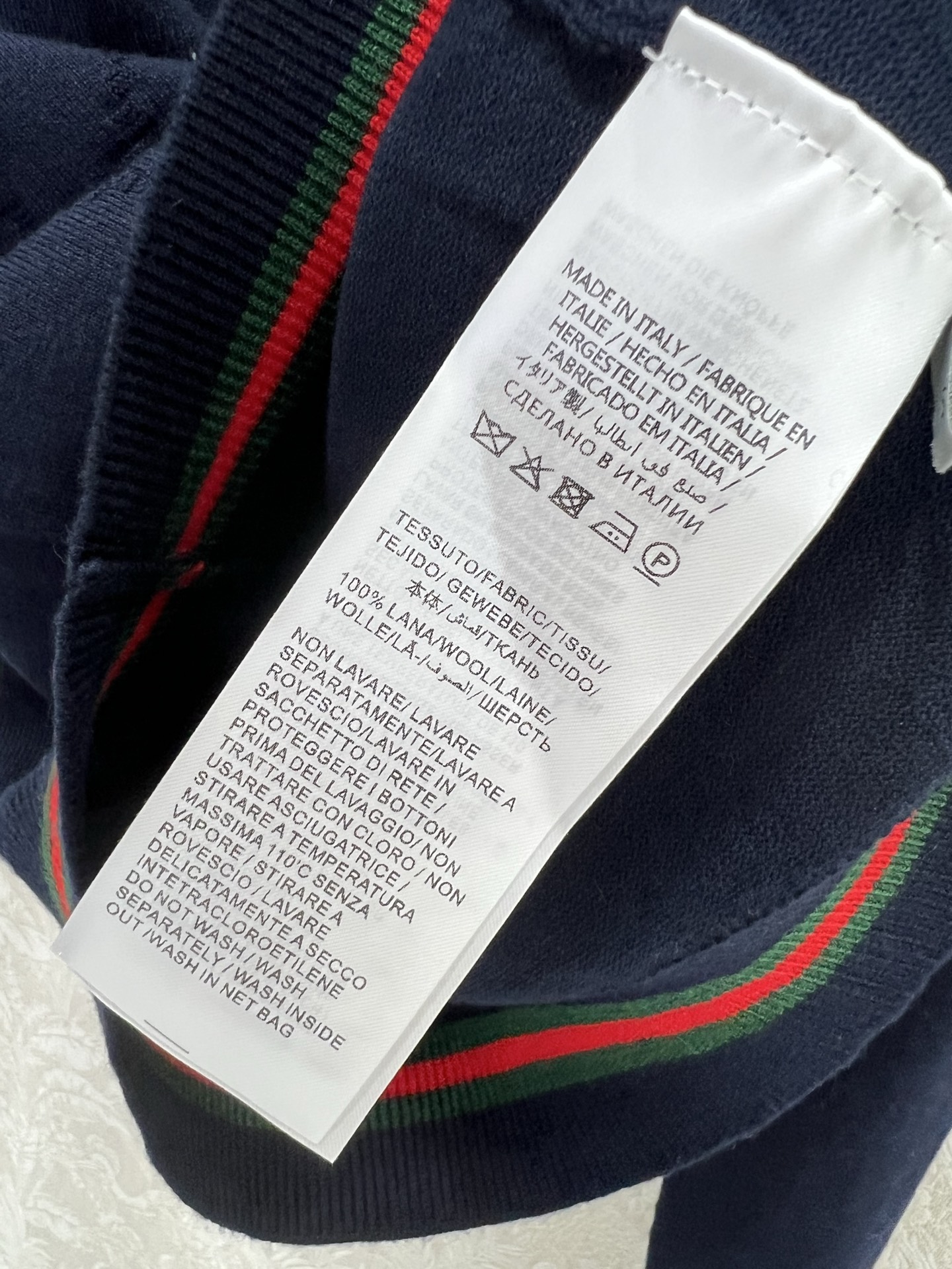 🔥🔥Gucc*25新款单排扣短款针织羊毛开衫 两侧字母logo 提花镂空设计 领边经典红绿撞色 独家高版