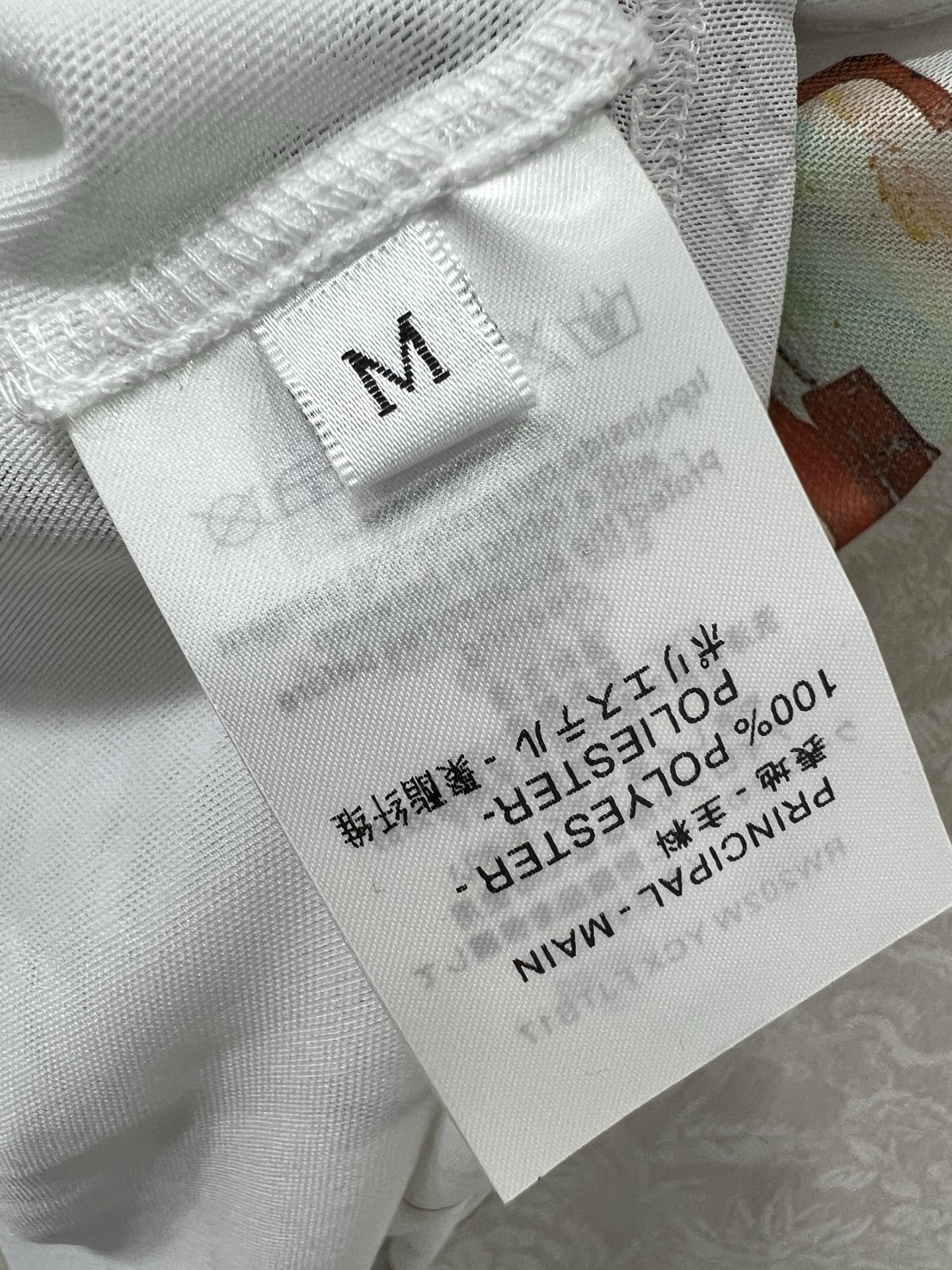 🔥🔥Louis Vuitt*n25新款网纱打底衫~整体老花海报徽章印花网纱面料亲肤又透气  胸前字母lo
