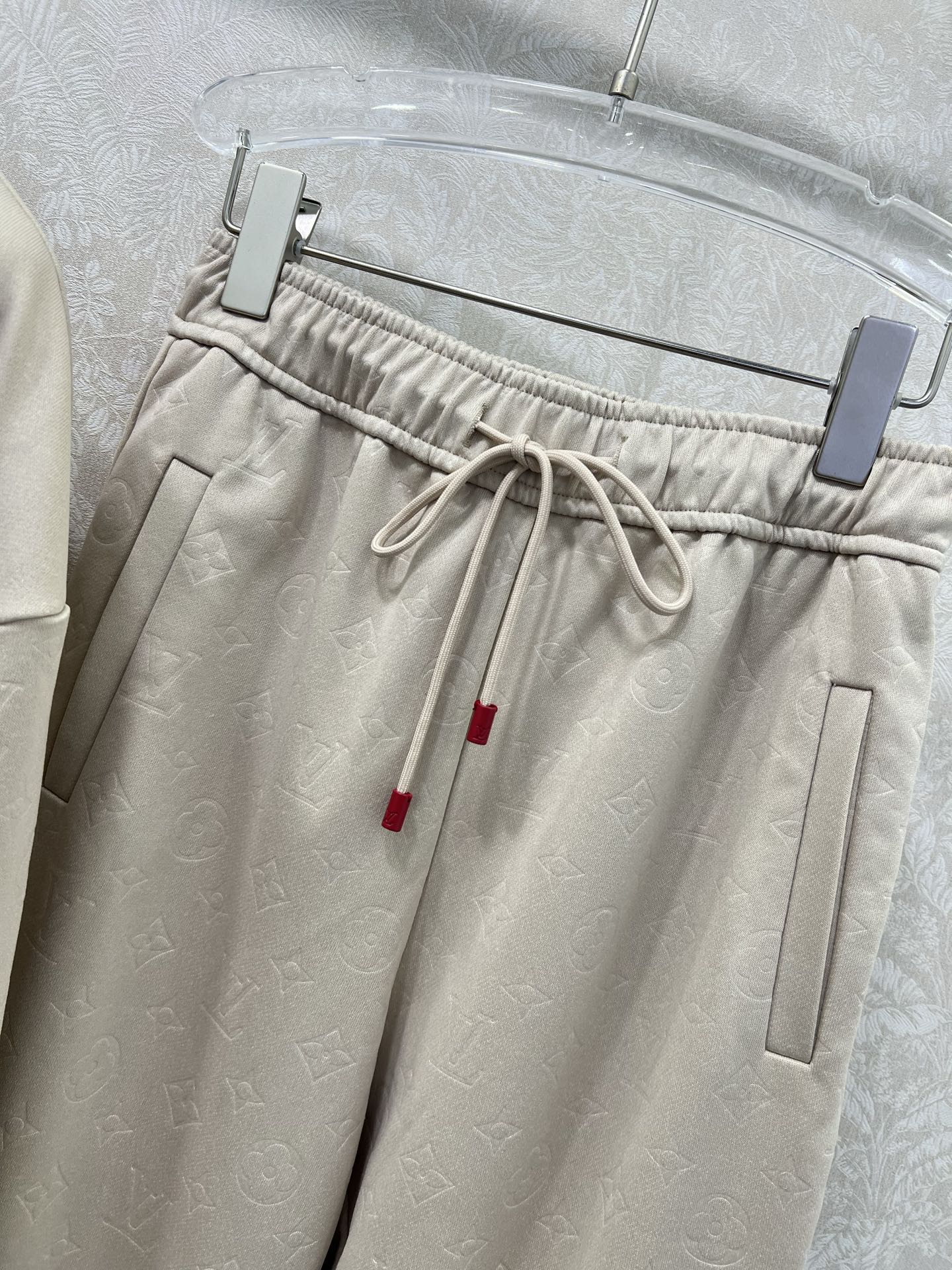 🔥🔥 Louis Vuitt*n*25新款休闲运动套装 整套出售 圆领长袖套头➕束脚长裤的组合  上衣裤