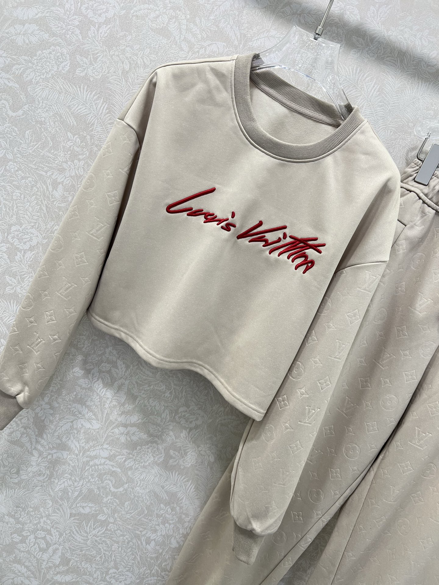 🔥🔥 Louis Vuitt*n*25新款休闲运动套装 整套出售 圆领长袖套头➕束脚长裤的组合  上衣裤