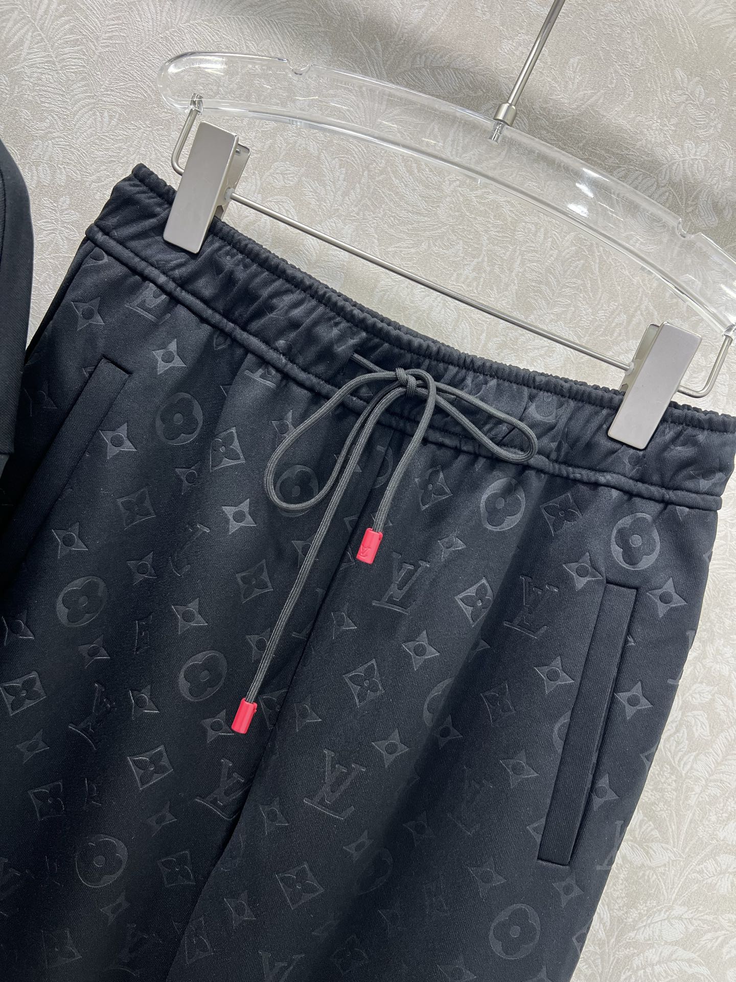 🔥🔥 Louis Vuitt*n*25新款休闲运动套装 整套出售 圆领长袖套头➕束脚长裤的组合  上衣裤