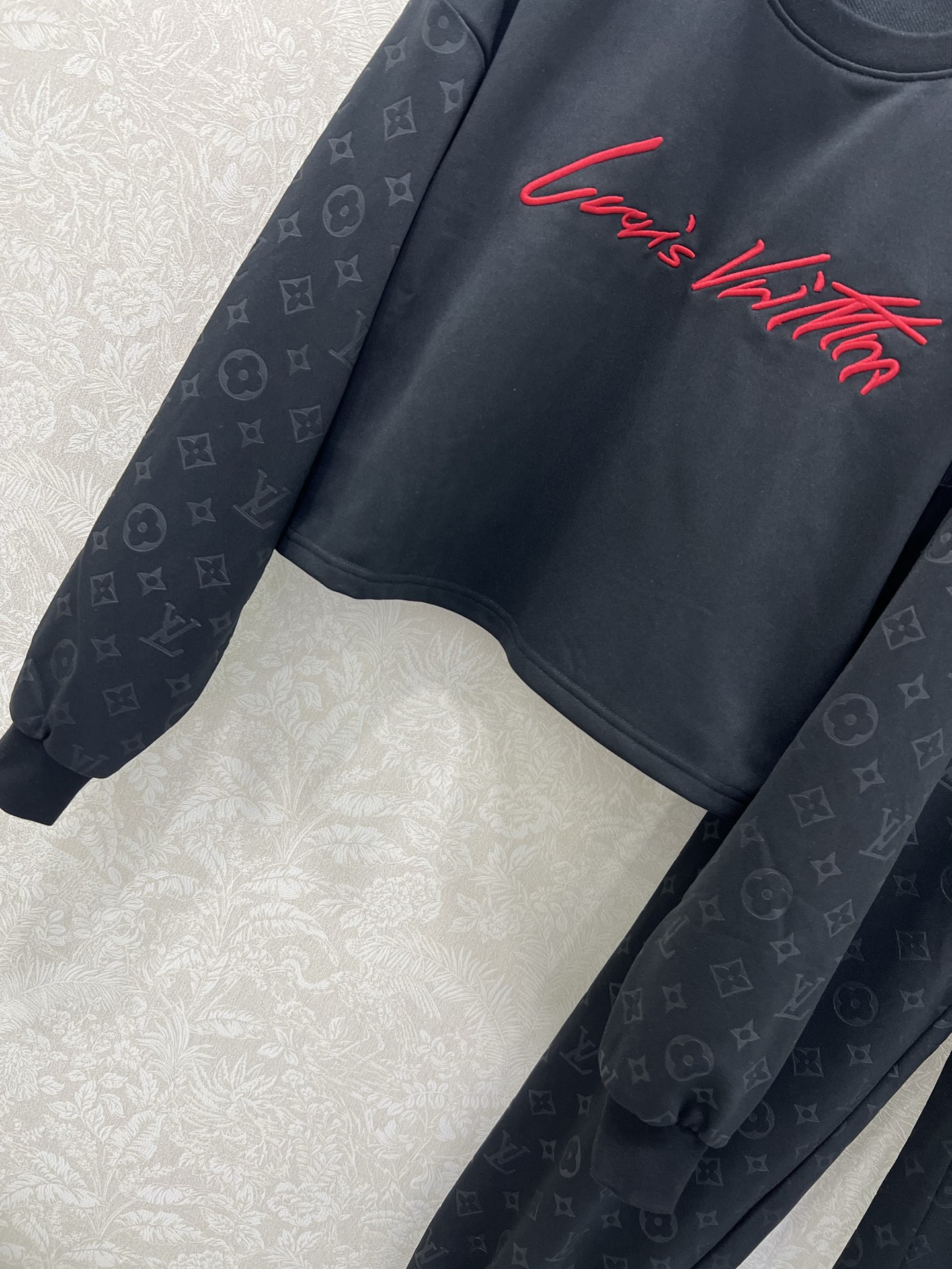 🔥🔥 Louis Vuitt*n*25新款休闲运动套装 整套出售 圆领长袖套头➕束脚长裤的组合  上衣裤