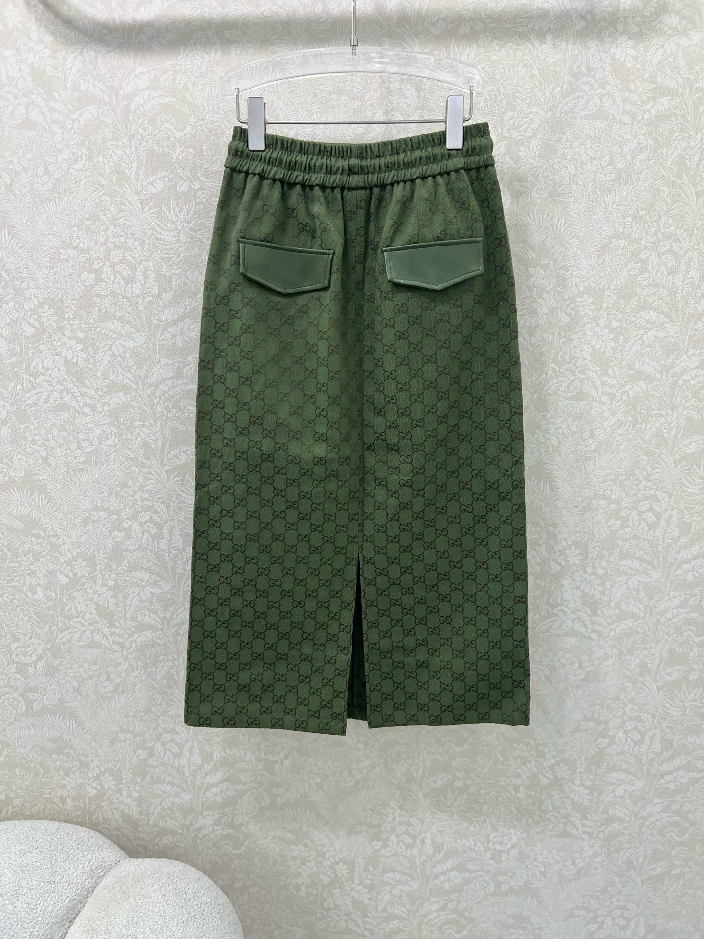 🔥🔥Gucc*25新款双G提花腰头抽绳直筒半裙 后开叉复古街头美感造型神器！口袋两侧拼洗水皮 裙身小褶皱