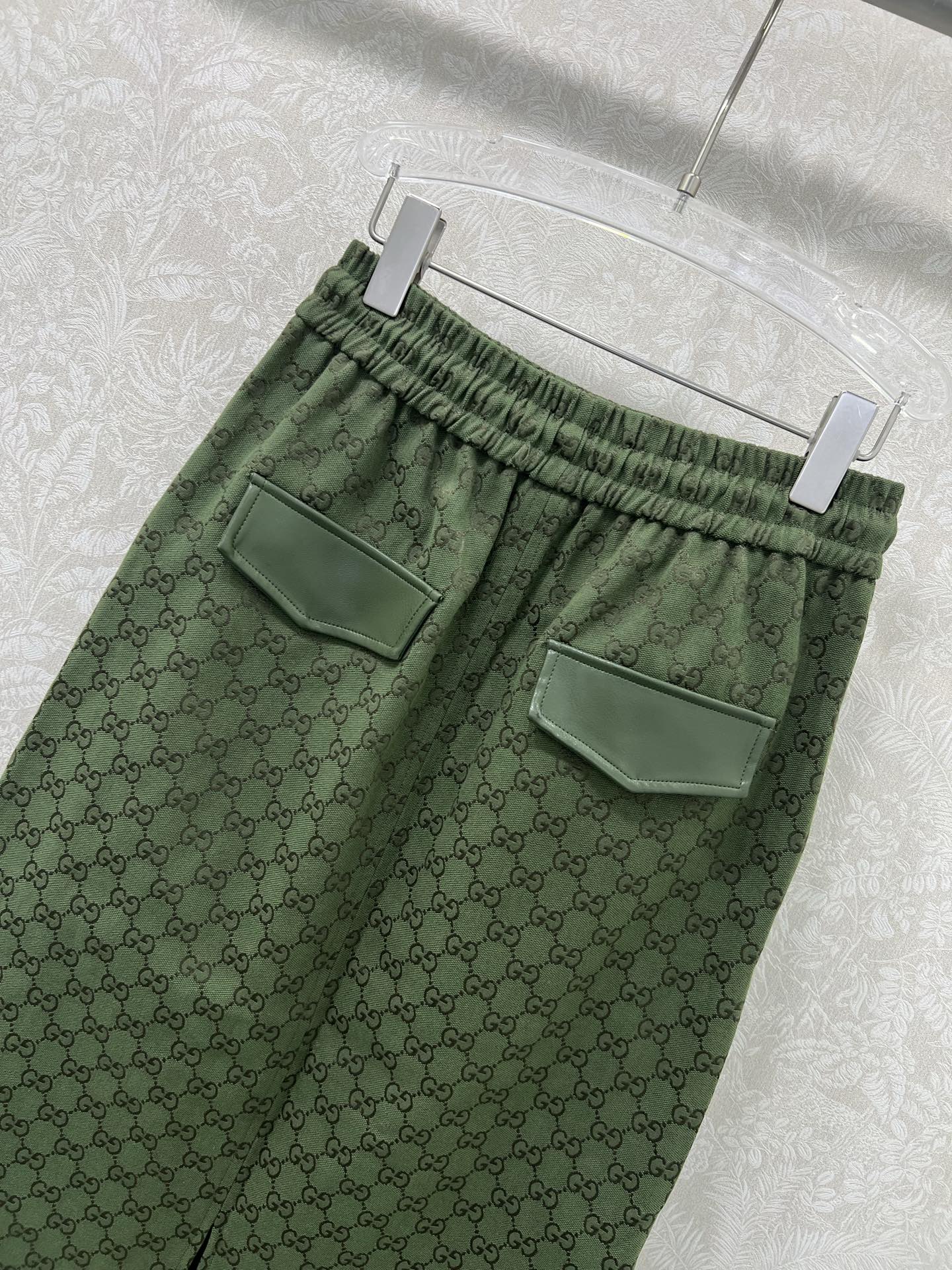 🔥🔥Gucc*25新款双G提花腰头抽绳直筒半裙 后开叉复古街头美感造型神器！口袋两侧拼洗水皮 裙身小褶皱