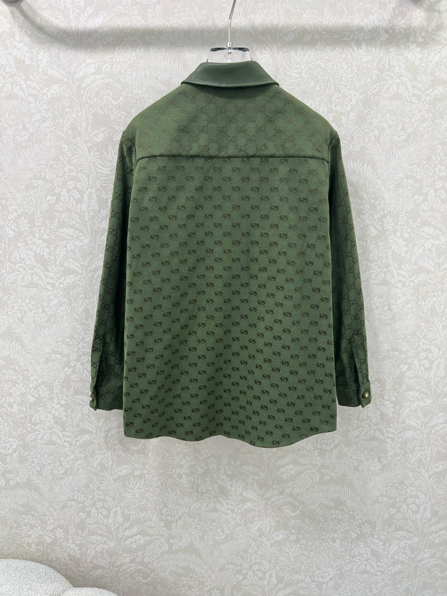 Customized Double G-Shirt Collage and Gold Bag: Fashionable Accessories for Bad-Ass Girls - 图片 7