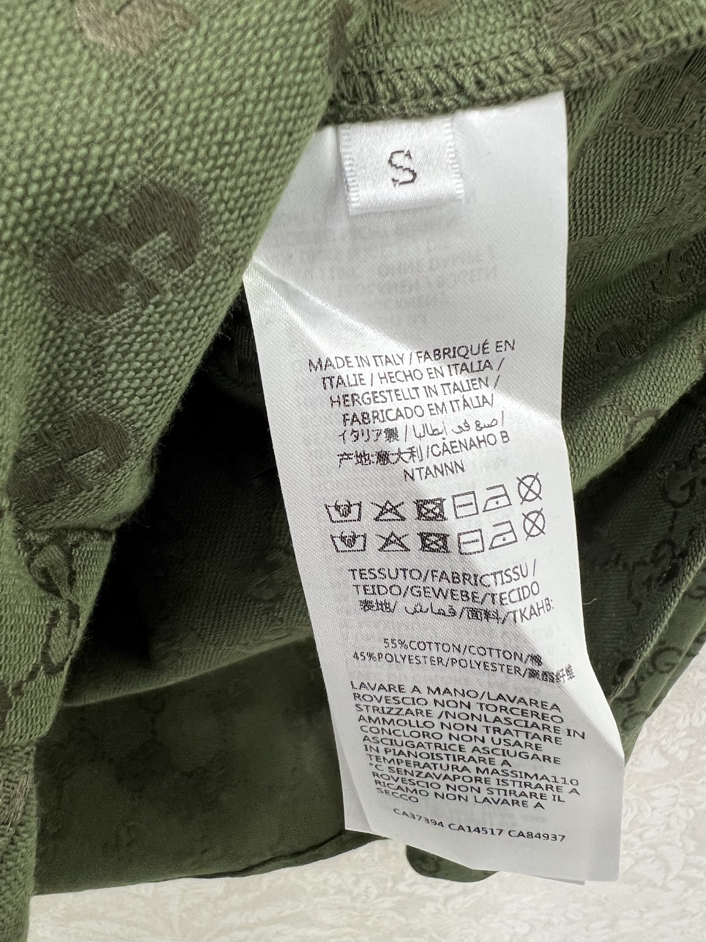 Customized Double G-Shirt Collage and Gold Bag: Fashionable Accessories for Bad-Ass Girls - 图片 6