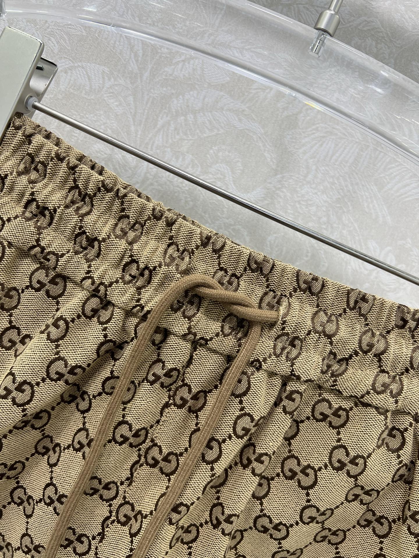 🔥🔥Gucc*25新款双G提花腰头抽绳直筒半裙 后开叉复古街头美感造型神器！口袋两侧拼洗水皮 裙身小褶皱