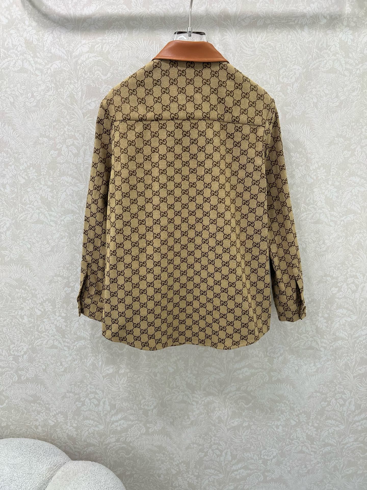 Title: Customized G-Shirts and Accessories for Stylish Girls Summary: Personalized G-shirts, bag, and accessories in a vibrant color scheme and gold accents. - 图片 8