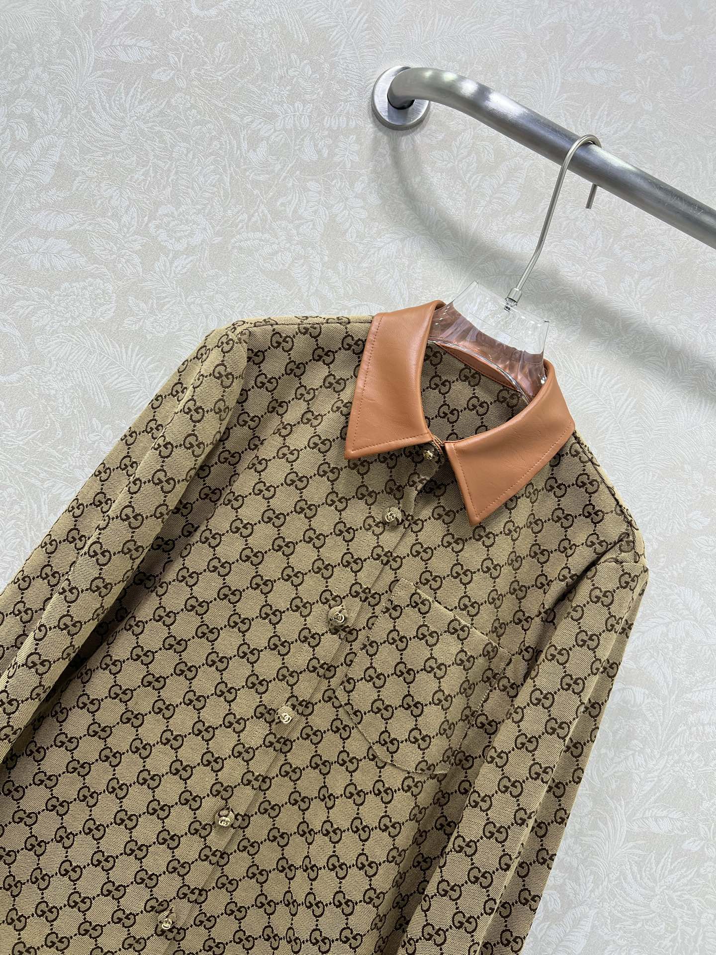 Title: Customized G-Shirts and Accessories for Stylish Girls Summary: Personalized G-shirts, bag, and accessories in a vibrant color scheme and gold accents. - 图片 3