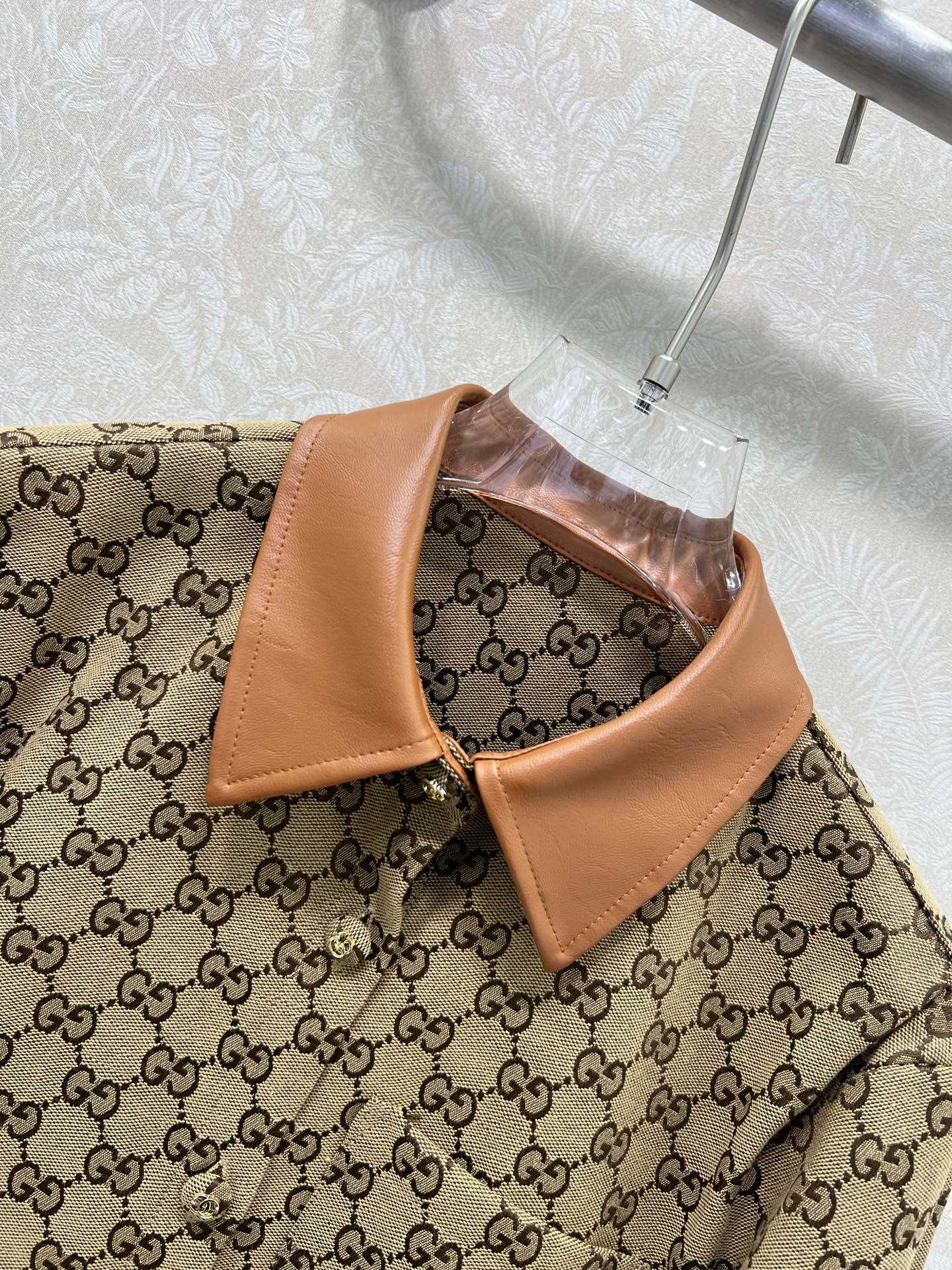 Title: Customized G-Shirts and Accessories for Stylish Girls Summary: Personalized G-shirts, bag, and accessories in a vibrant color scheme and gold accents. - 图片 2