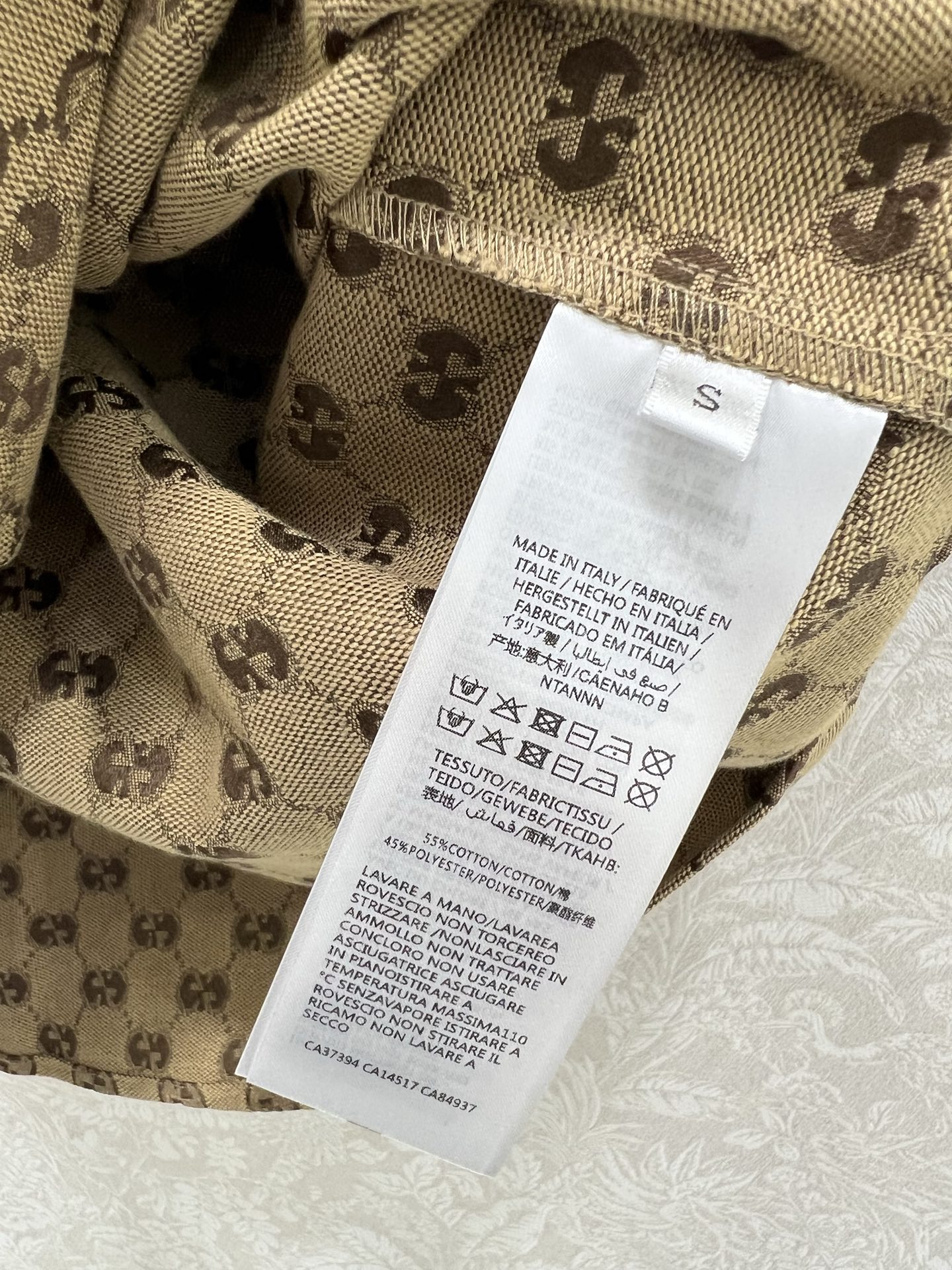 Title: Customized G-Shirts and Accessories for Stylish Girls Summary: Personalized G-shirts, bag, and accessories in a vibrant color scheme and gold accents. - 图片 7