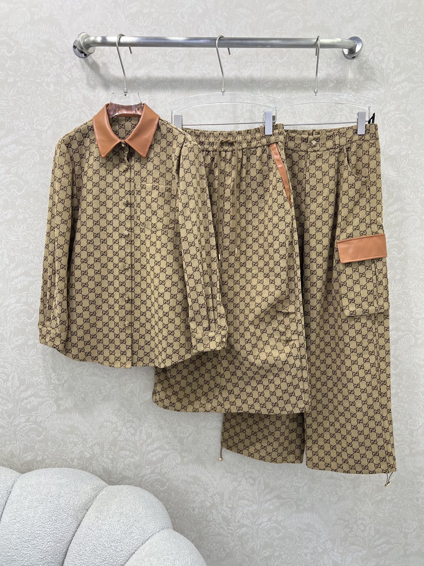 Title: Customized G-Shirts and Accessories for Stylish Girls Summary: Personalized G-shirts, bag, and accessories in a vibrant color scheme and gold accents. - 图片 9