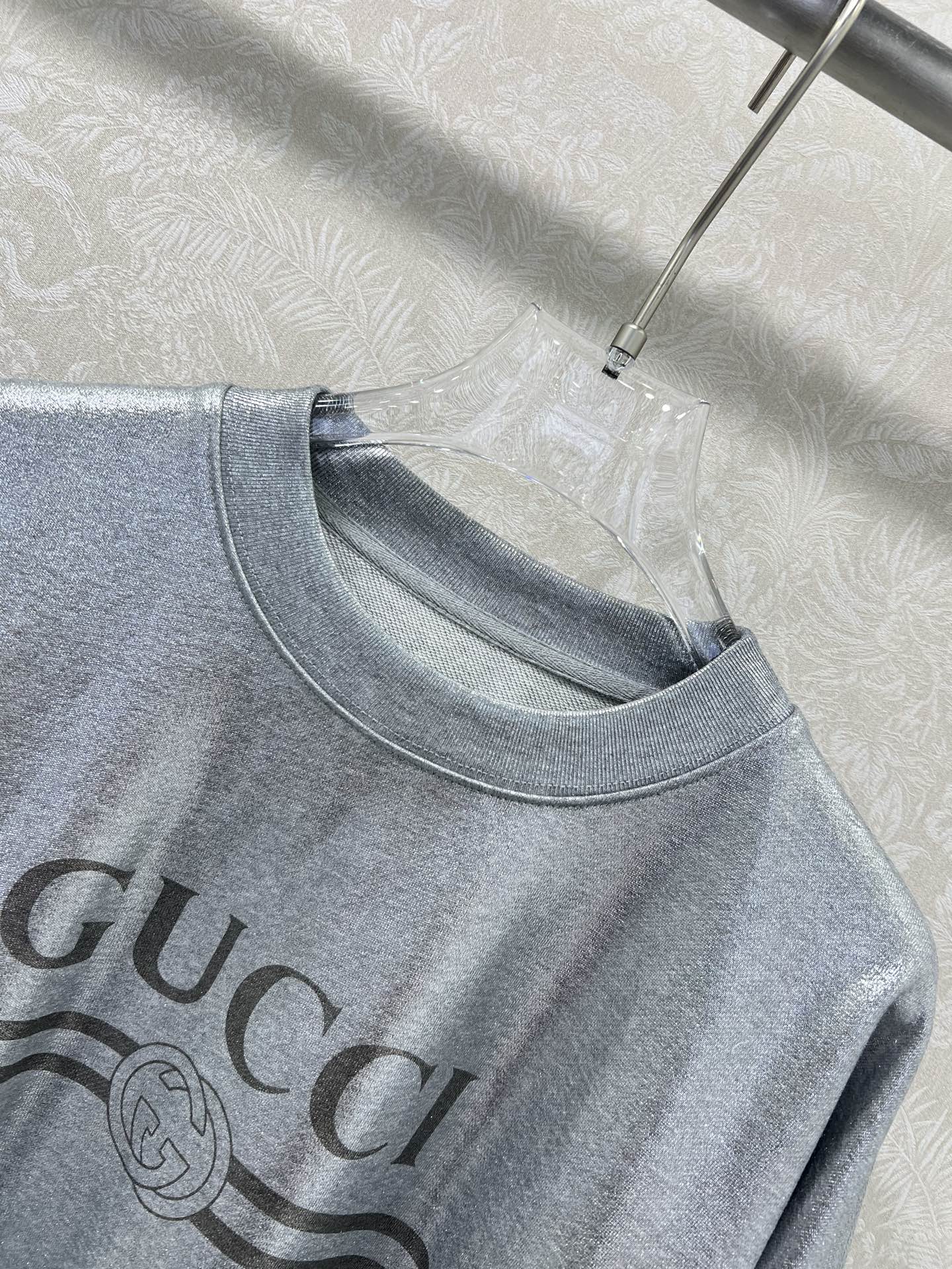 🔥🔥Gucc*25新款银色印花卫衣 定制YB原生全棉材质 透气舒适 质感十足 宽松圆领卫衣裁剪 凸显品牌