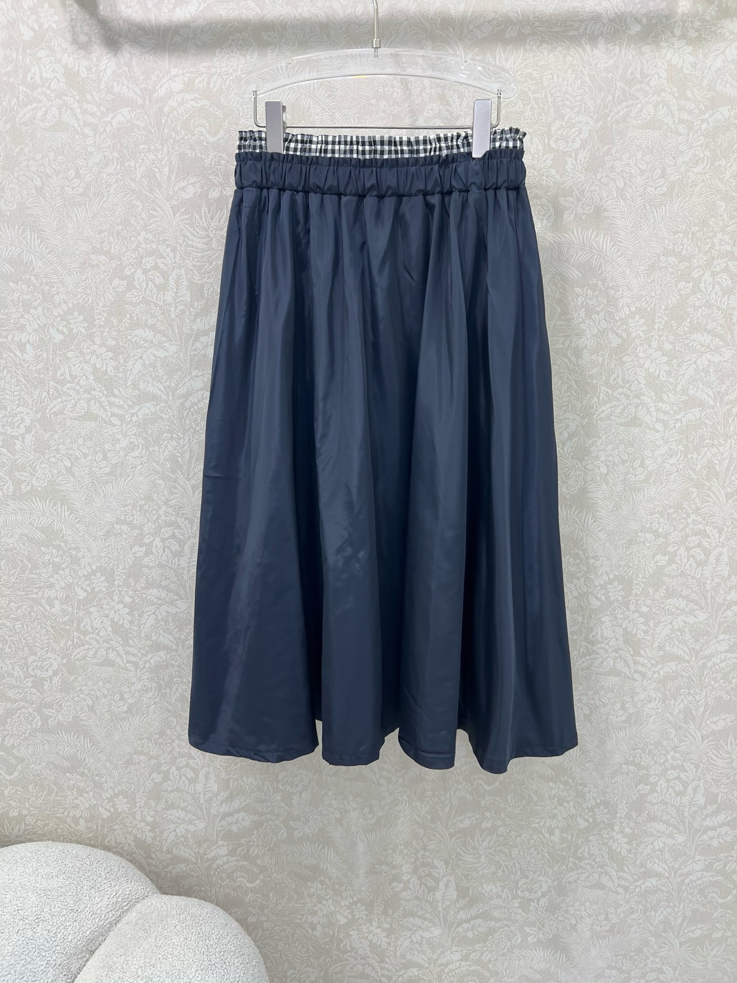 🔥🔥Miumi*25新款双腰头松紧腰蓝色尼龙半裙  经典蓝格腰头撞色 单排扣拉链 裙身字母logo贴花 