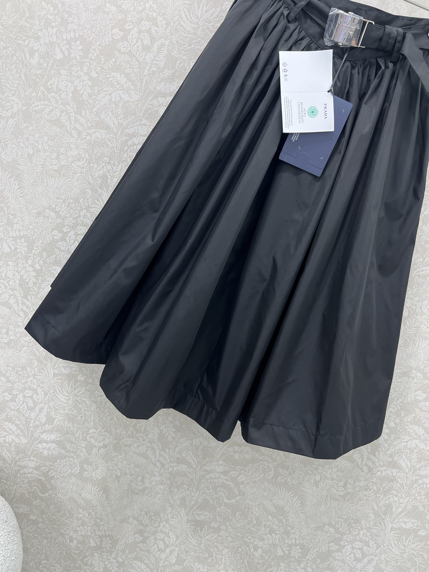 🔥🔥Prad* 25新款银扣头腰带尼龙伞摆半身裙  复古回潮高腰伞裙可爱又减龄！ 高腰百褶伞摆A字裙身，