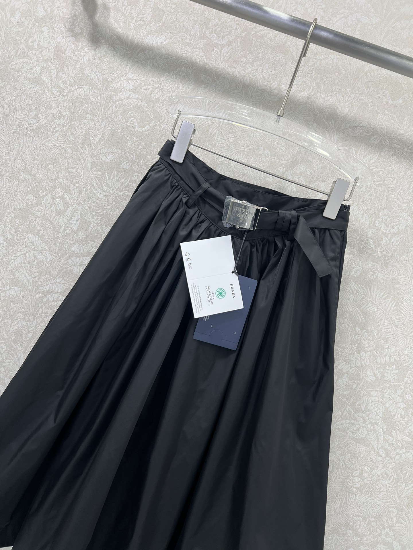 🔥🔥Prad* 25新款银扣头腰带尼龙伞摆半身裙  复古回潮高腰伞裙可爱又减龄！ 高腰百褶伞摆A字裙身，