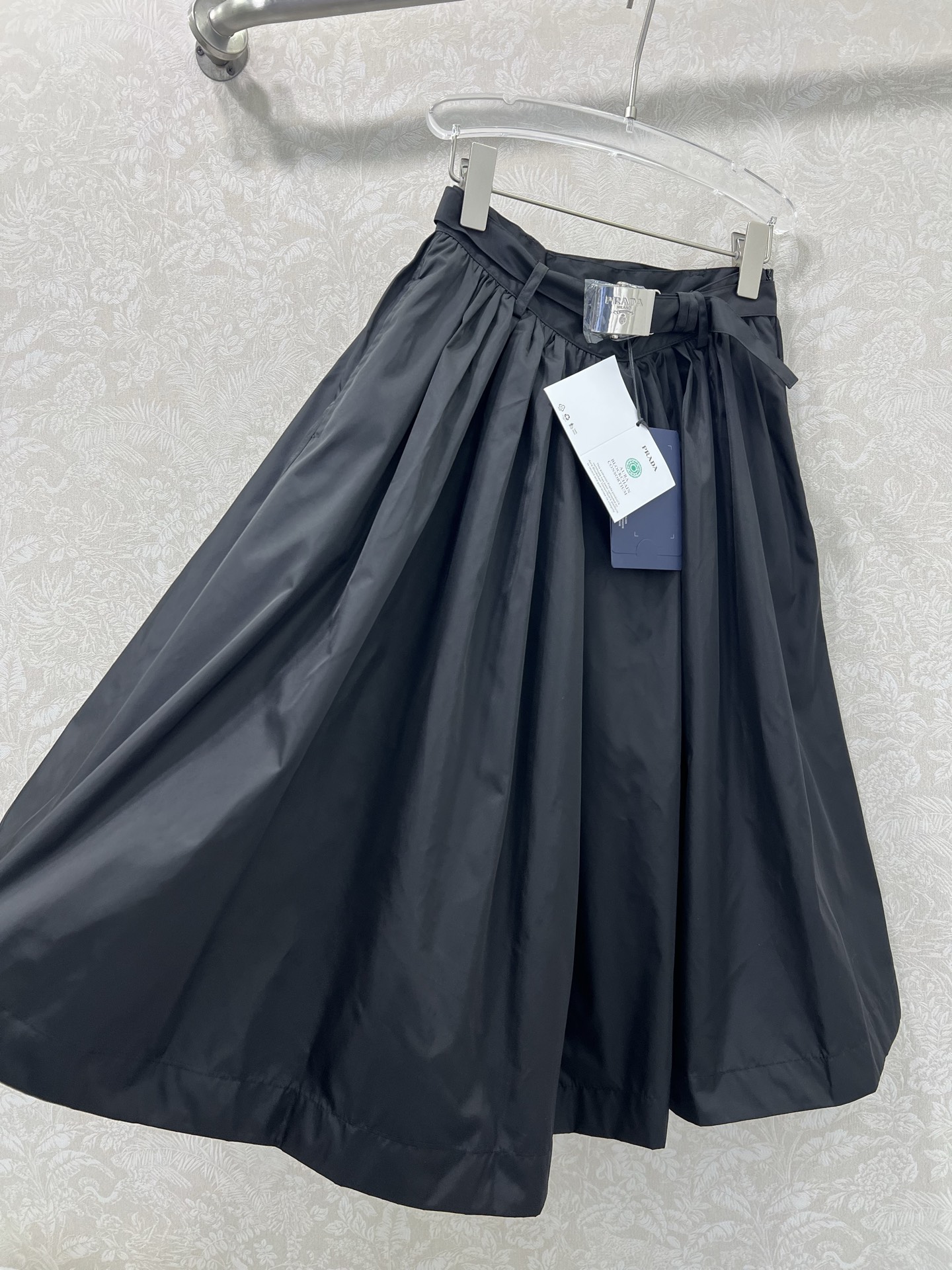 🔥🔥Prad* 25新款银扣头腰带尼龙伞摆半身裙  复古回潮高腰伞裙可爱又减龄！ 高腰百褶伞摆A字裙身，