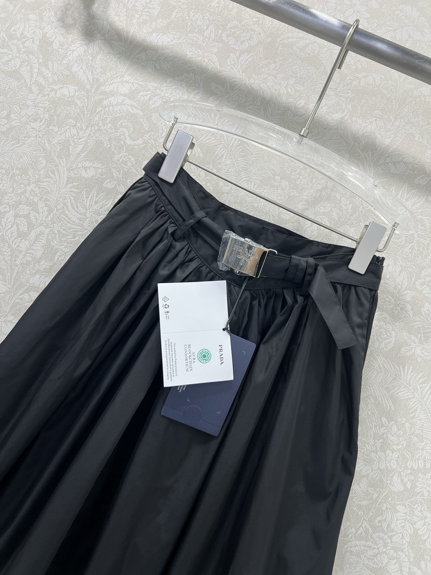 🔥🔥Prad* 25新款银扣头腰带尼龙伞摆半身裙  复古回潮高腰伞裙可爱又减龄！ 高腰百褶伞摆A字裙身，