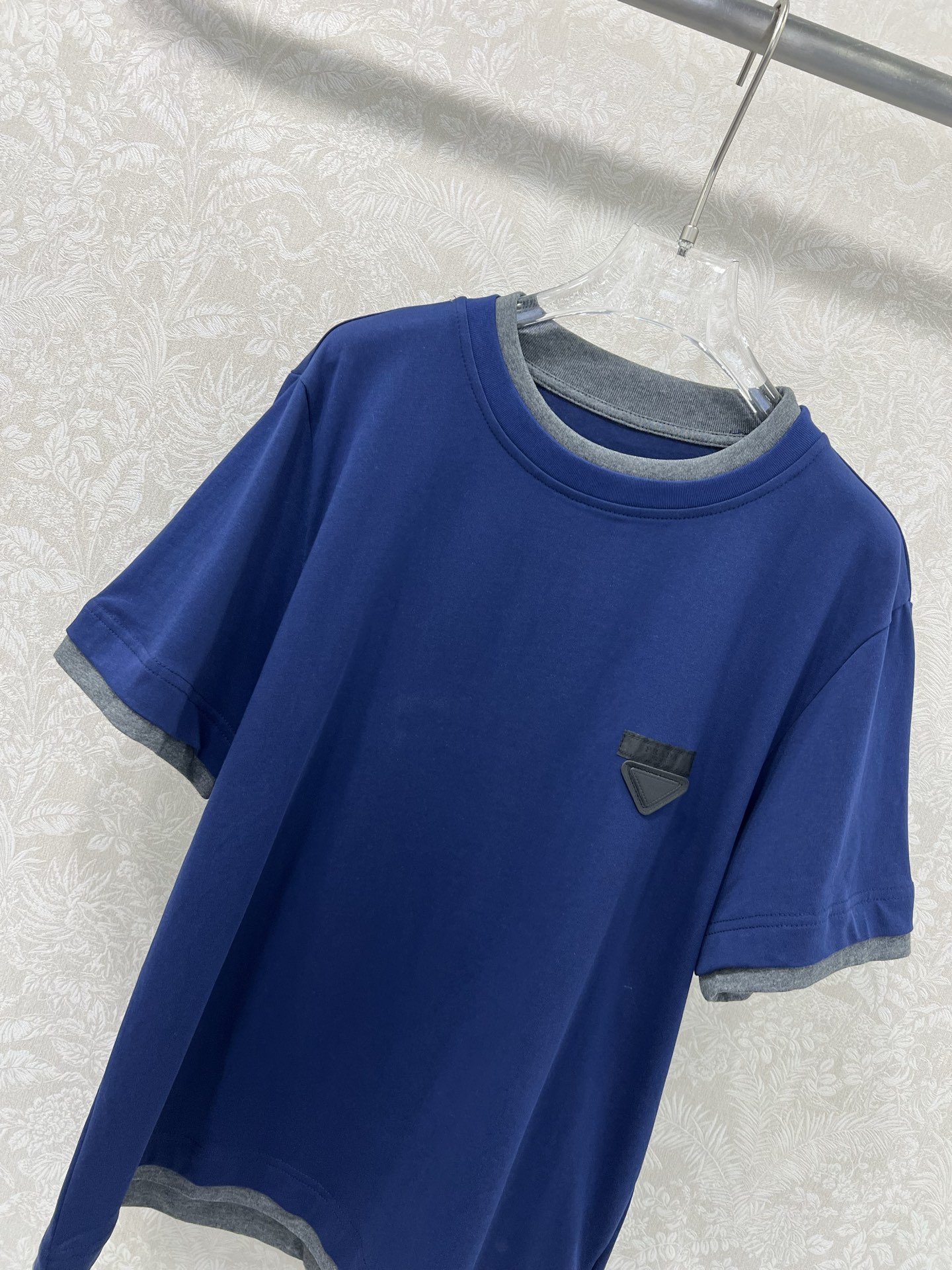 🔥🔥prad*25新款圆领假两件短袖T恤 高级老钱风配色拼接袖口 少女知识分子时髦风穿搭！老钱风假两件版