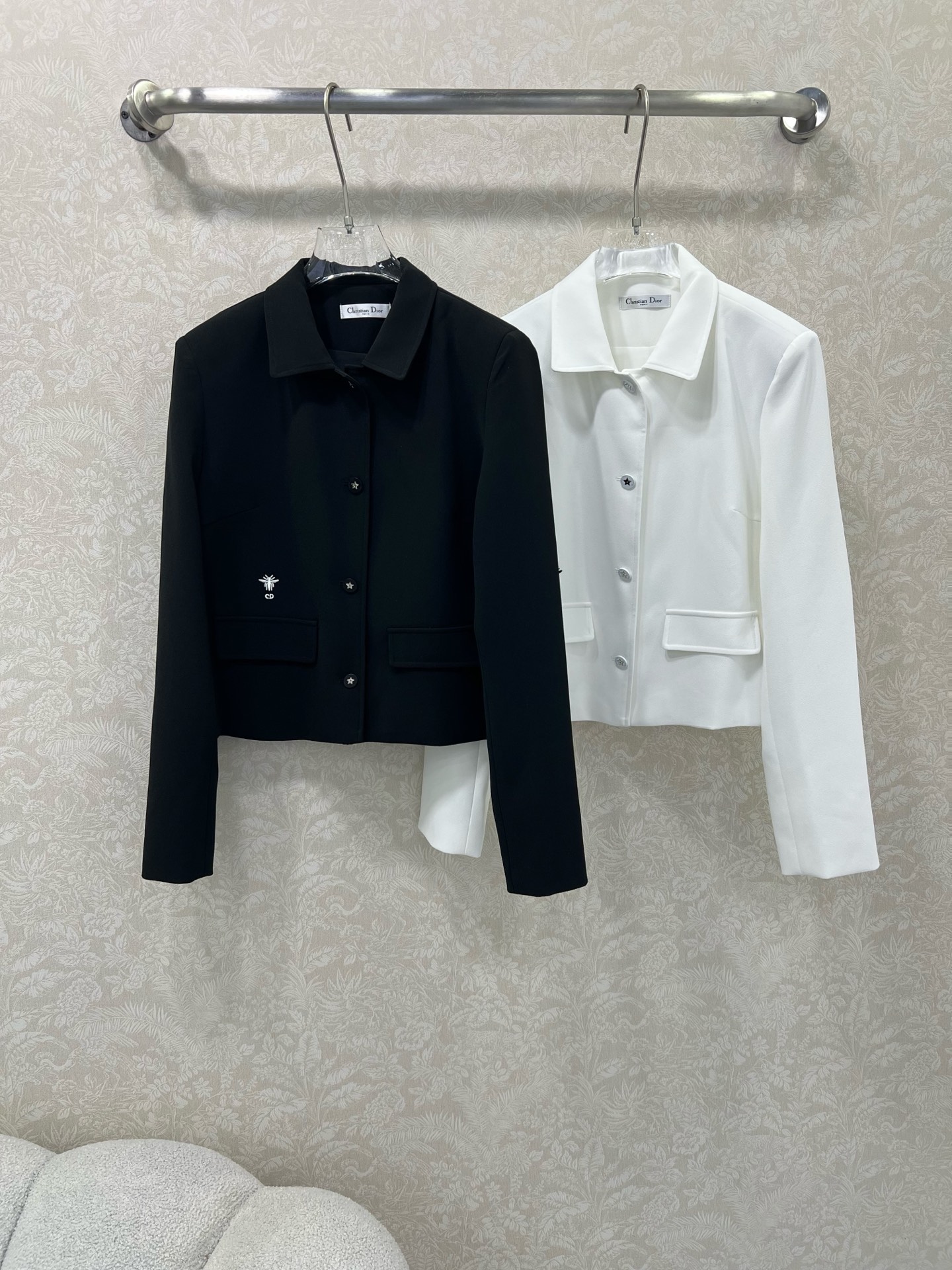 🔥🔥DIO* 25新款翻领单排扣西装外套 日常通勤的搭配 气质翻领修身 定制五角星五金 前口袋设计 经典