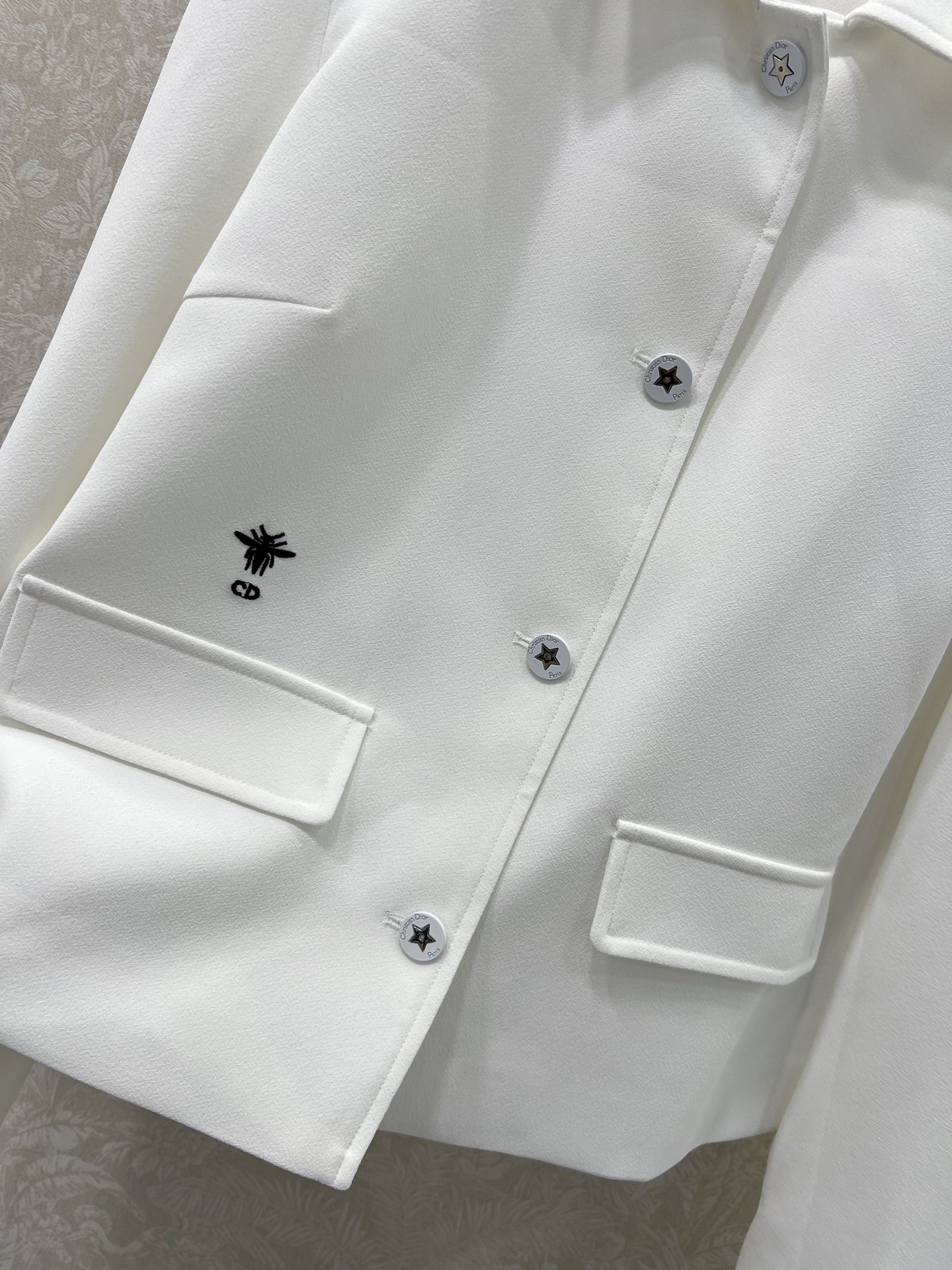 🔥🔥DIO* 25新款翻领单排扣西装外套 日常通勤的搭配 气质翻领修身 定制五角星五金 前口袋设计 经典