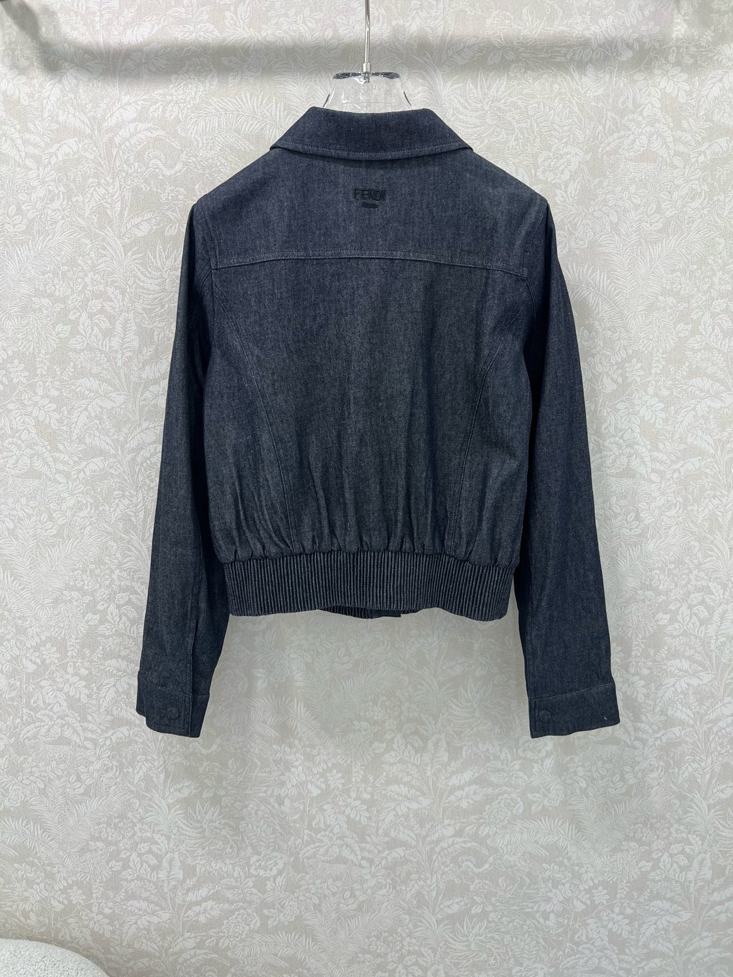 “Classic One-Size-Fits-All Female Dress with Cowboy Jacket Detailing and Custom Fabric” - 图片 9