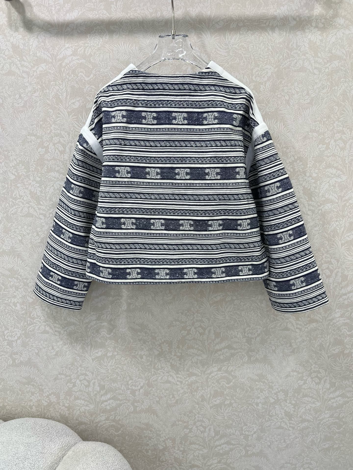 “High-Quality P1068 Dress with Exclusive Design and Striped Logo – Review and Delivery Information” - 图片 8