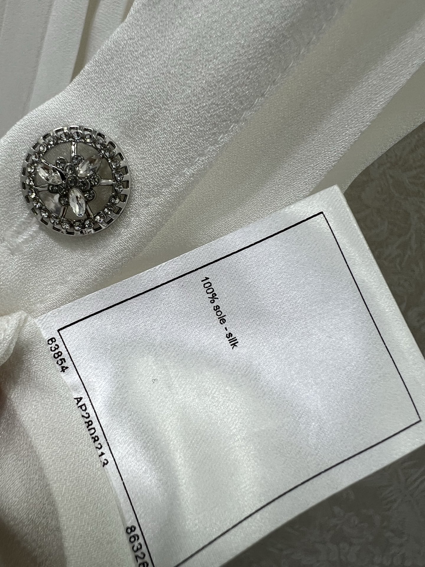 🔥🔥Chan*l 25新款 压褶真丝无袖衬衫
定制YB进口百分百桑蚕丝材质 柔软亲肤 飘逸高级 薄而不透