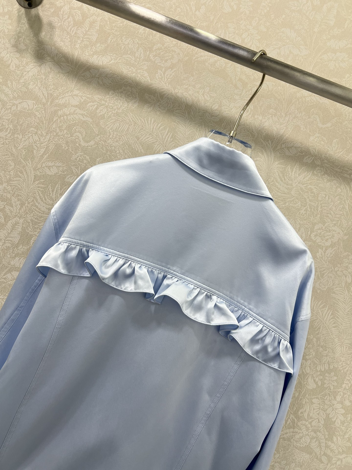 🔥🔥Chan*l 25新款爱心双C花边真丝衬衫注意细节区分版本‼️ （实物是非常漂亮的蓝色，灯光拍摄有色