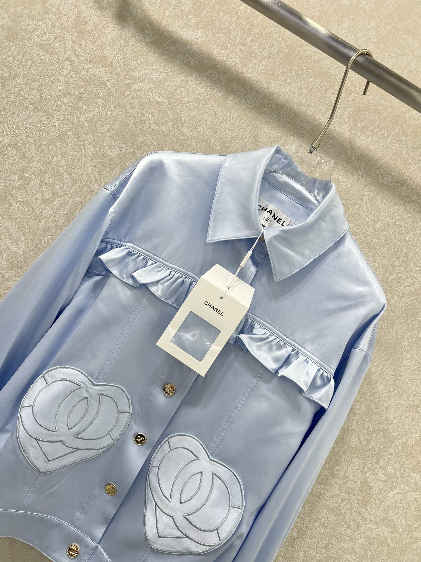 🔥🔥Chan*l 25新款爱心双C花边真丝衬衫注意细节区分版本‼️ （实物是非常漂亮的蓝色，灯光拍摄有色