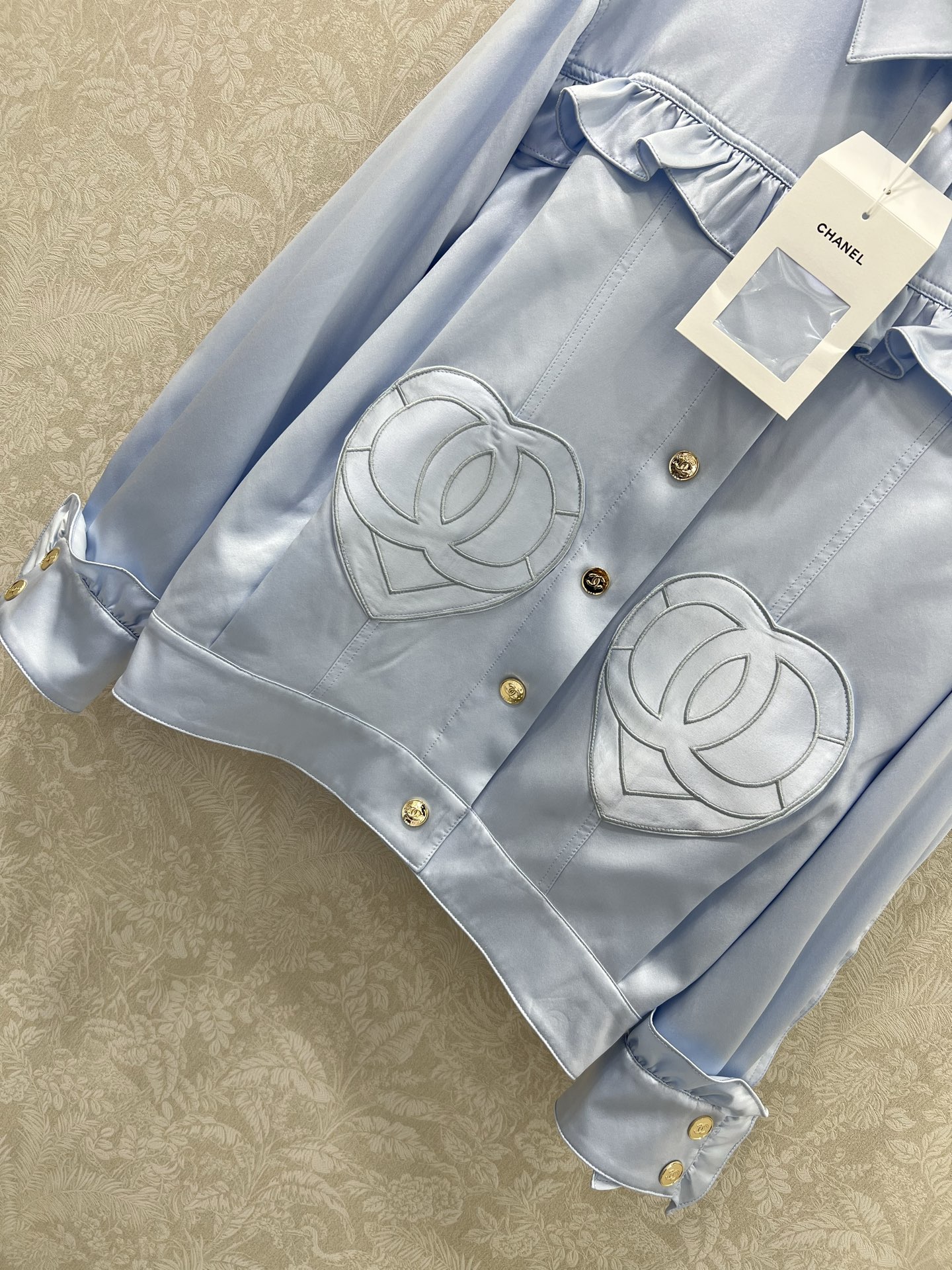 🔥🔥Chan*l 25新款爱心双C花边真丝衬衫注意细节区分版本‼️ （实物是非常漂亮的蓝色，灯光拍摄有色