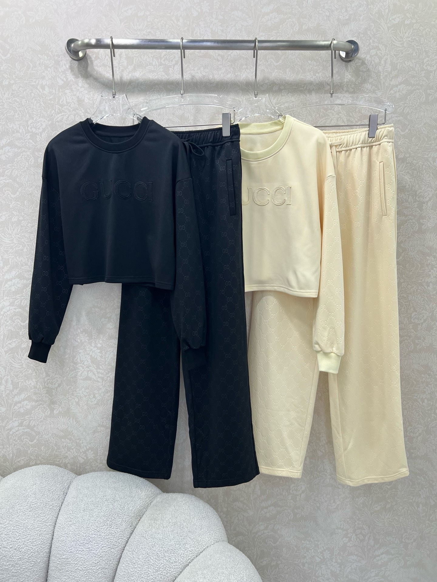 🔥🔥 GUCC*25新款休闲运动套装 整套出售 圆领长袖套头➕阔腿长裤的组合  上衣裤子均以双G老花lo