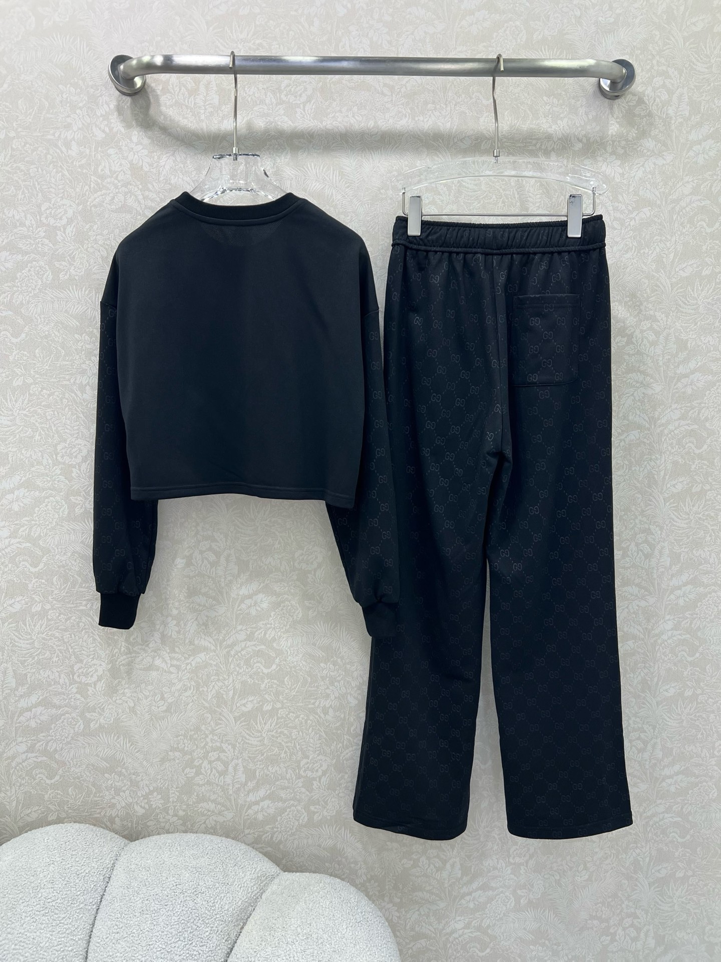 🔥🔥 GUCC*25新款休闲运动套装 整套出售 圆领长袖套头➕阔腿长裤的组合  上衣裤子均以双G老花lo