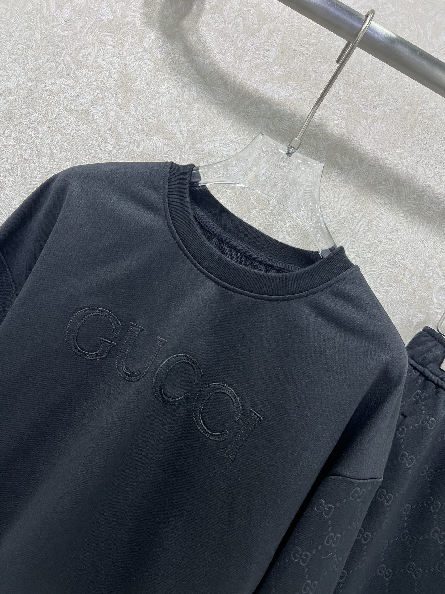 🔥🔥 GUCC*25新款休闲运动套装 整套出售 圆领长袖套头➕阔腿长裤的组合  上衣裤子均以双G老花lo