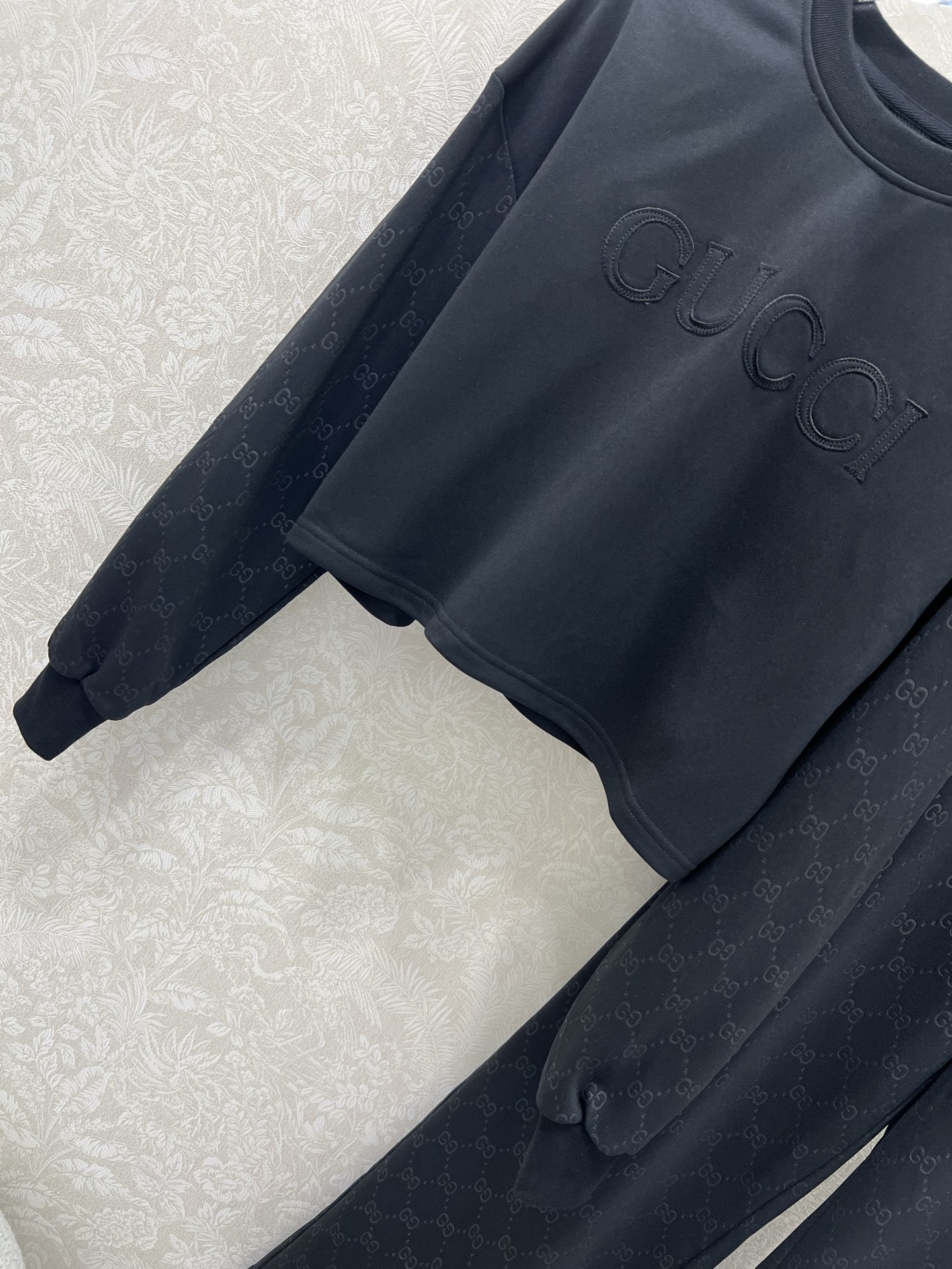 🔥🔥 GUCC*25新款休闲运动套装 整套出售 圆领长袖套头➕阔腿长裤的组合  上衣裤子均以双G老花lo