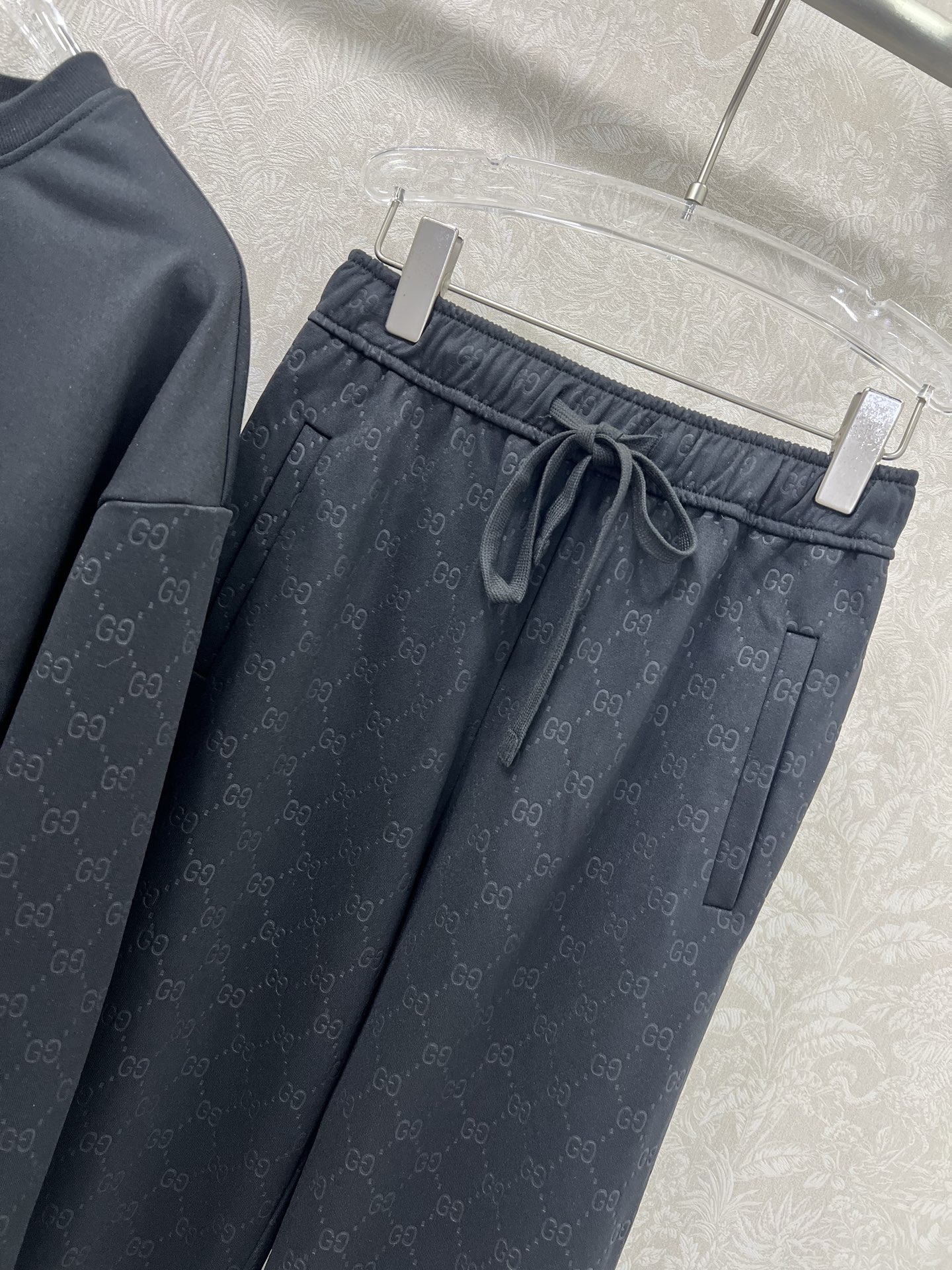 🔥🔥 GUCC*25新款休闲运动套装 整套出售 圆领长袖套头➕阔腿长裤的组合  上衣裤子均以双G老花lo