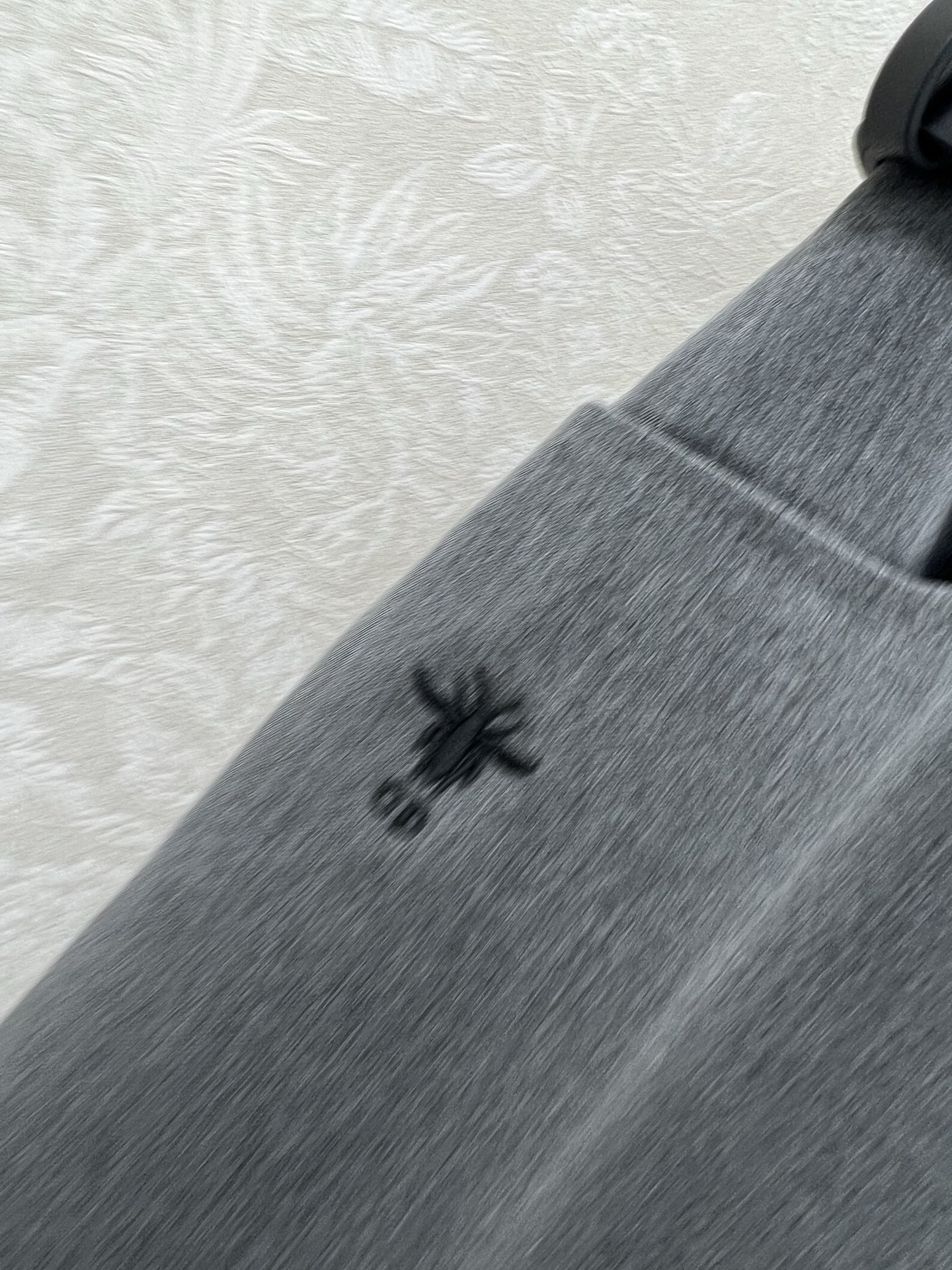 🔥🔥Dio*25新款纯色两侧下摆拼蕾丝半裙   搭配定制CD钻饰腰带 裙身小蜜蜂刺绣 下摆两侧拼接小蕾丝