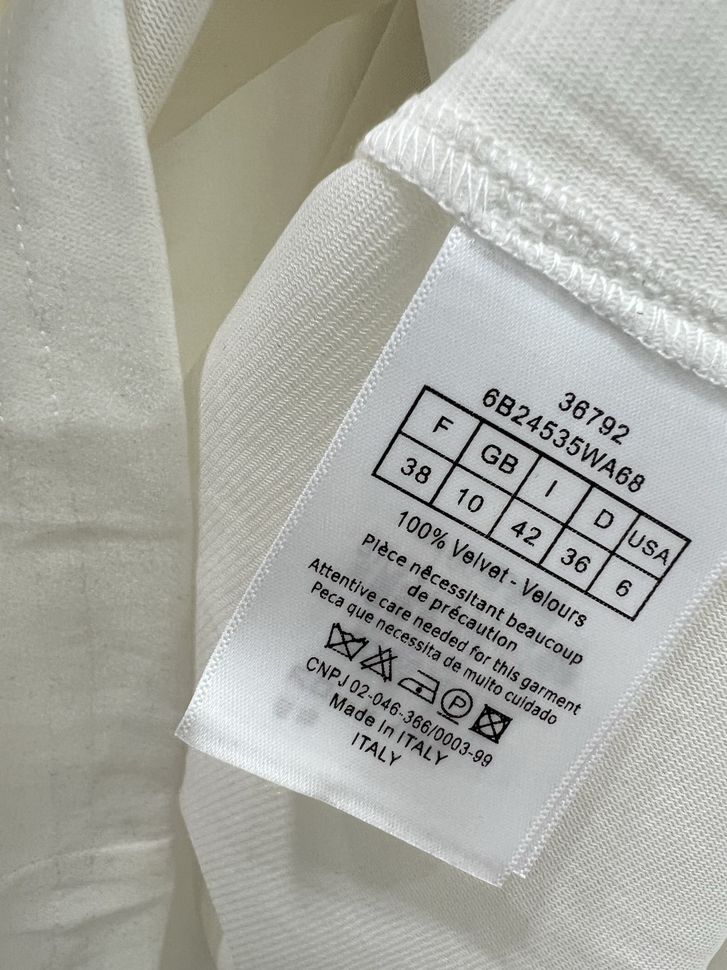 🔥🔥Dio*25新款丝绒打底衫~纯色系简单大方 胸前小蜜蜂logo刺绣  丝绒面料亲肤又高档  超级舒服