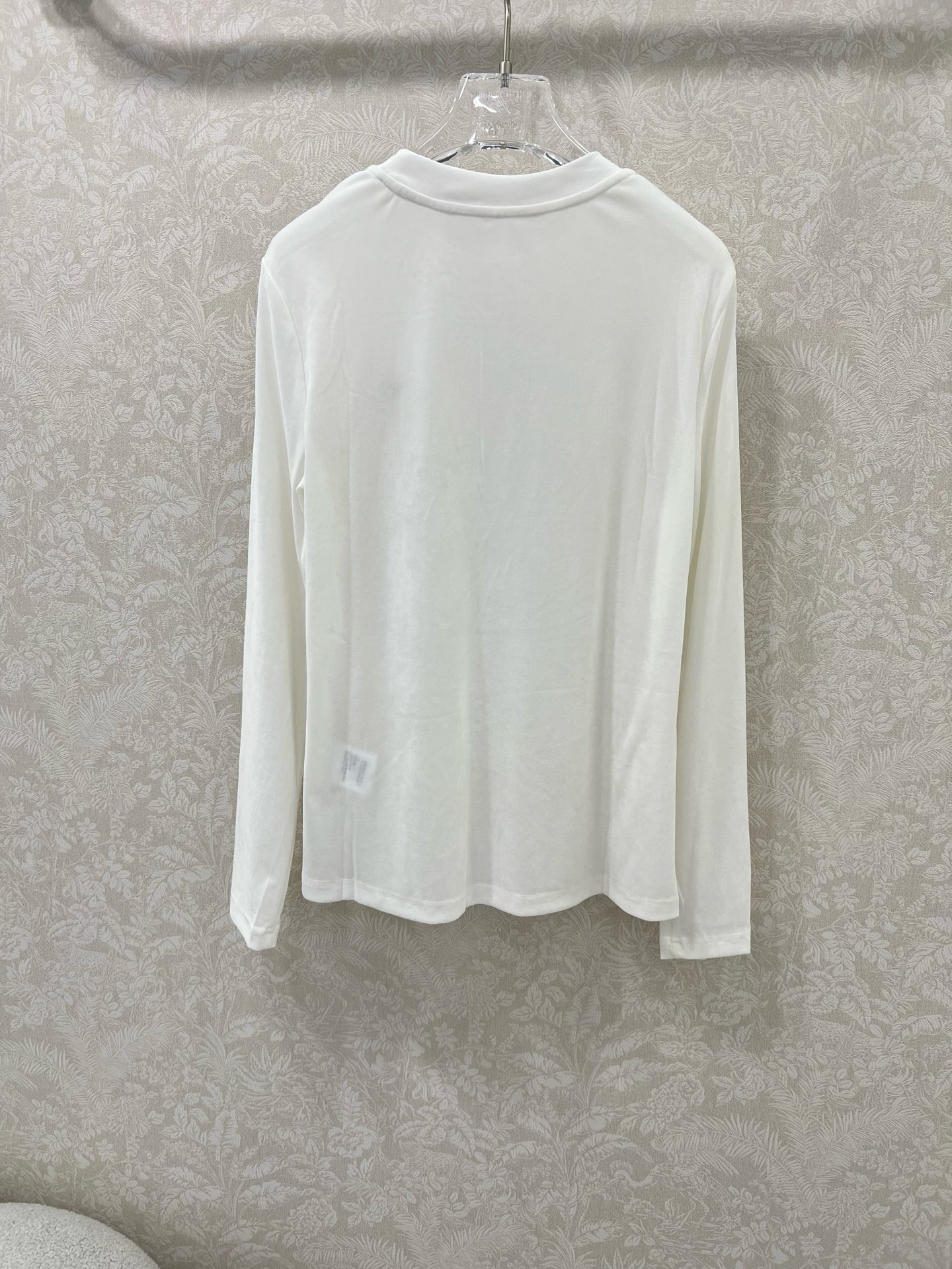 🔥🔥Dio*25新款丝绒打底衫~纯色系简单大方 胸前小蜜蜂logo刺绣  丝绒面料亲肤又高档  超级舒服