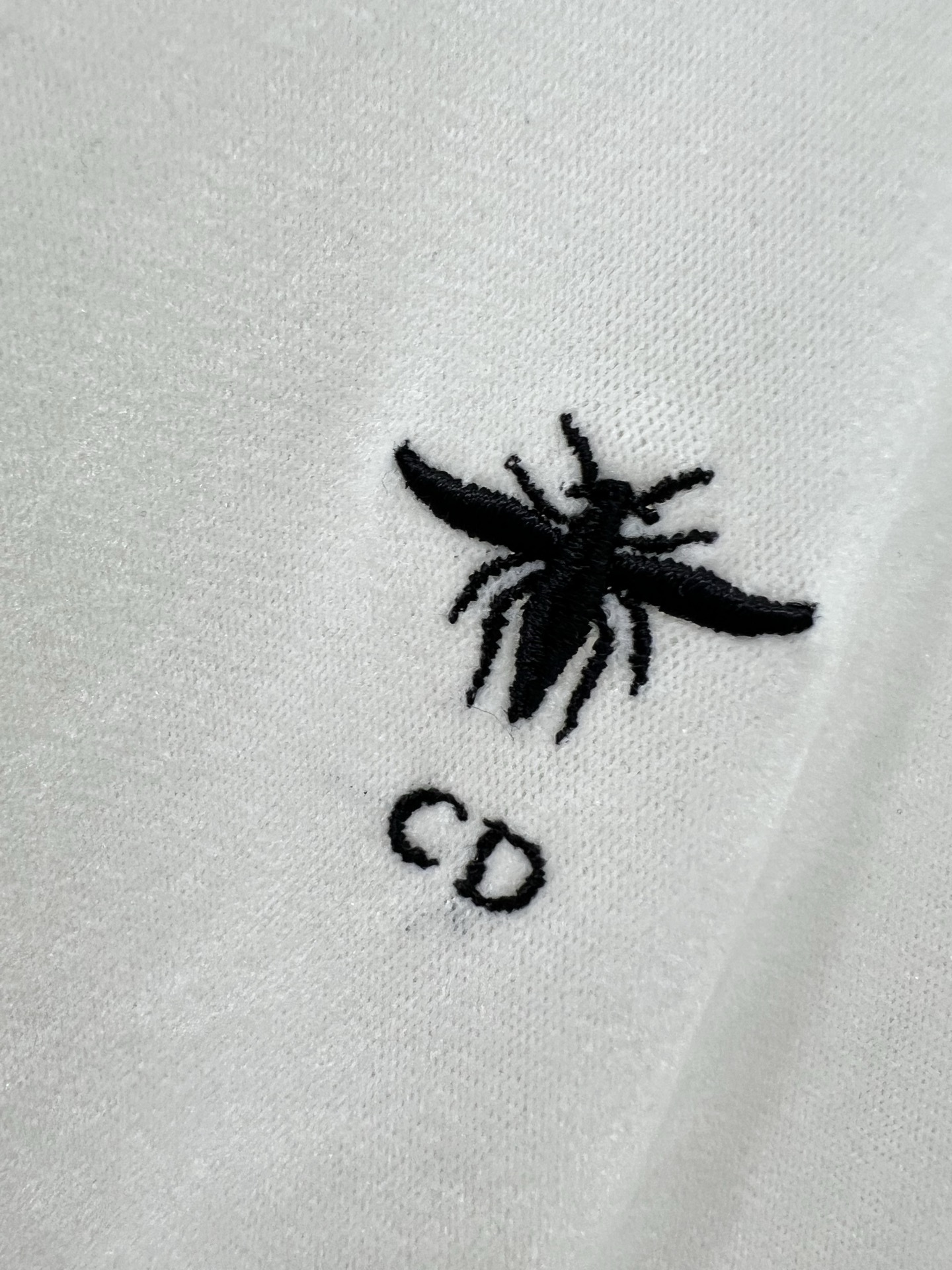 🔥🔥Dio*25新款丝绒打底衫~纯色系简单大方 胸前小蜜蜂logo刺绣  丝绒面料亲肤又高档  超级舒服