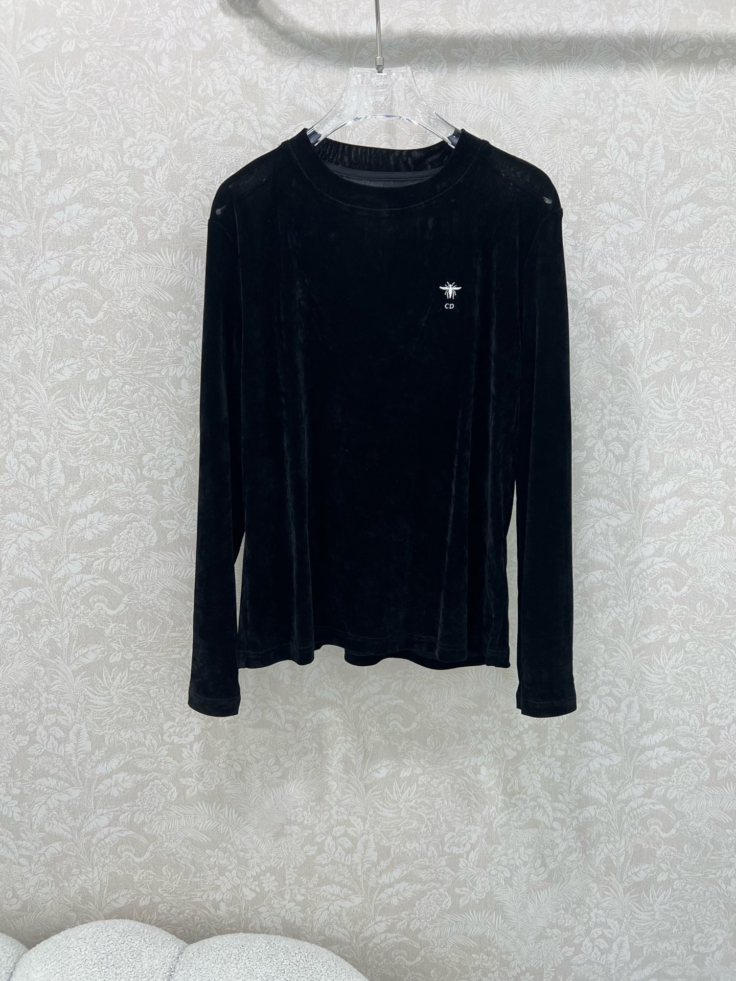 🔥🔥Dio*25新款丝绒打底衫~纯色系简单大方 胸前小蜜蜂logo刺绣  丝绒面料亲肤又高档  超级舒服