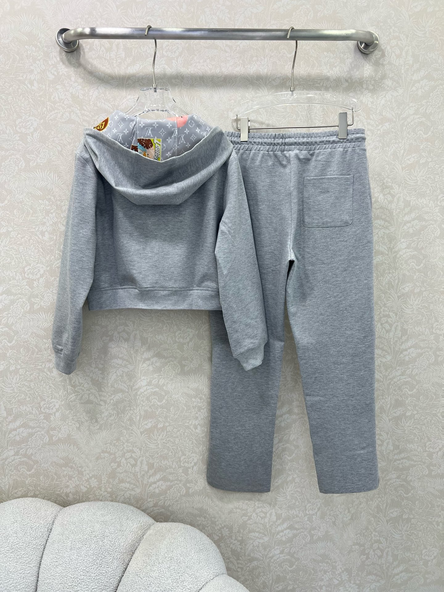 🔥🔥 Louis Vuitt*n25新款套装 双面连帽拉链外套➕小直筒长裤的组合  定制老花拉链头 内里