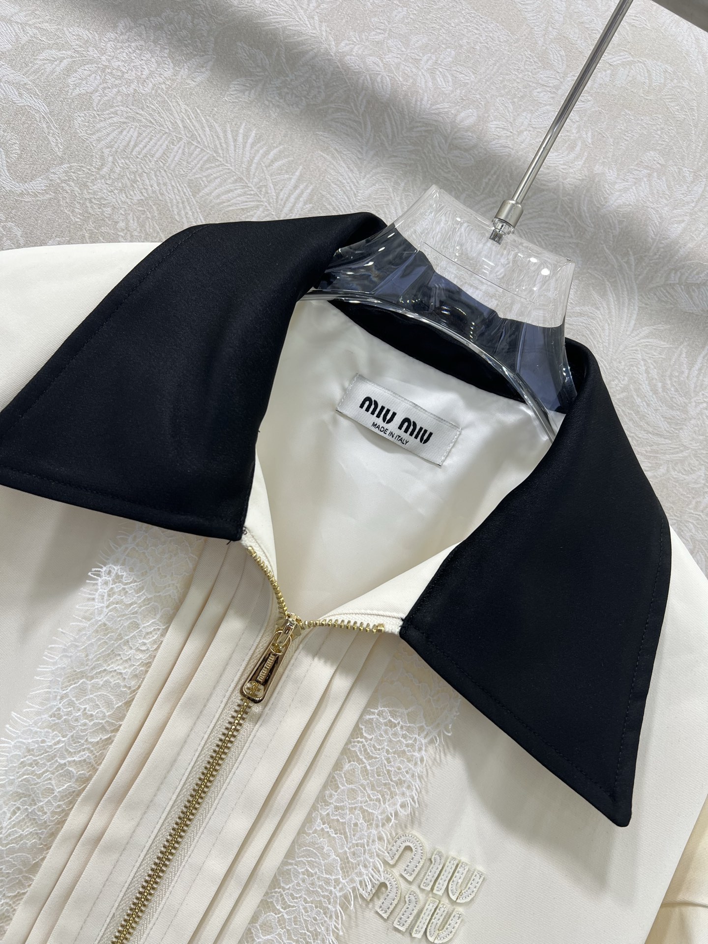 🔥🔥 miumi*25新款撞色翻领夹克外套  前襟褶皱木耳拼接蕾丝设计 超级优雅仙气十足 衣身做的木耳边