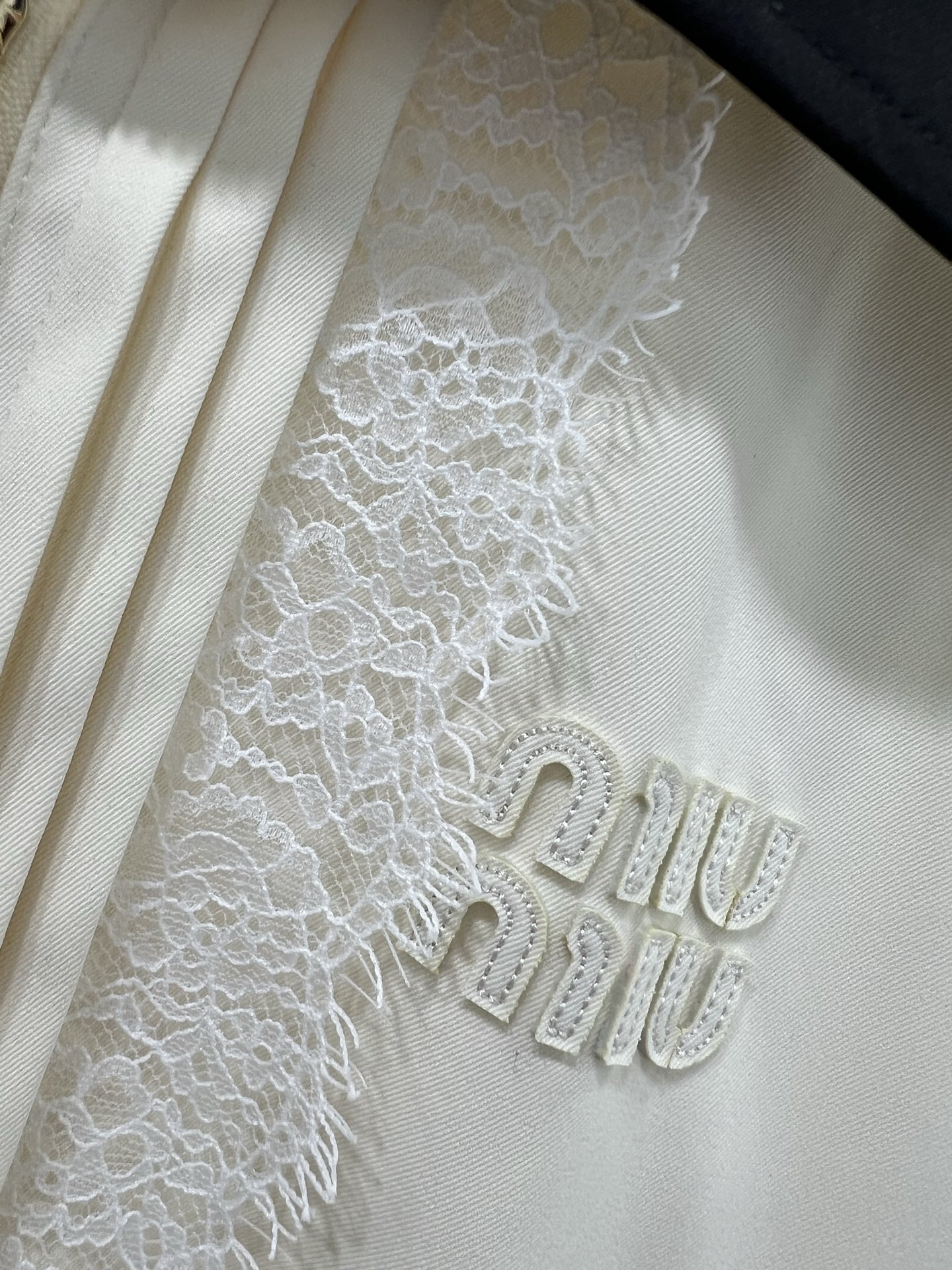 🔥🔥 miumi*25新款撞色翻领夹克外套  前襟褶皱木耳拼接蕾丝设计 超级优雅仙气十足 衣身做的木耳边