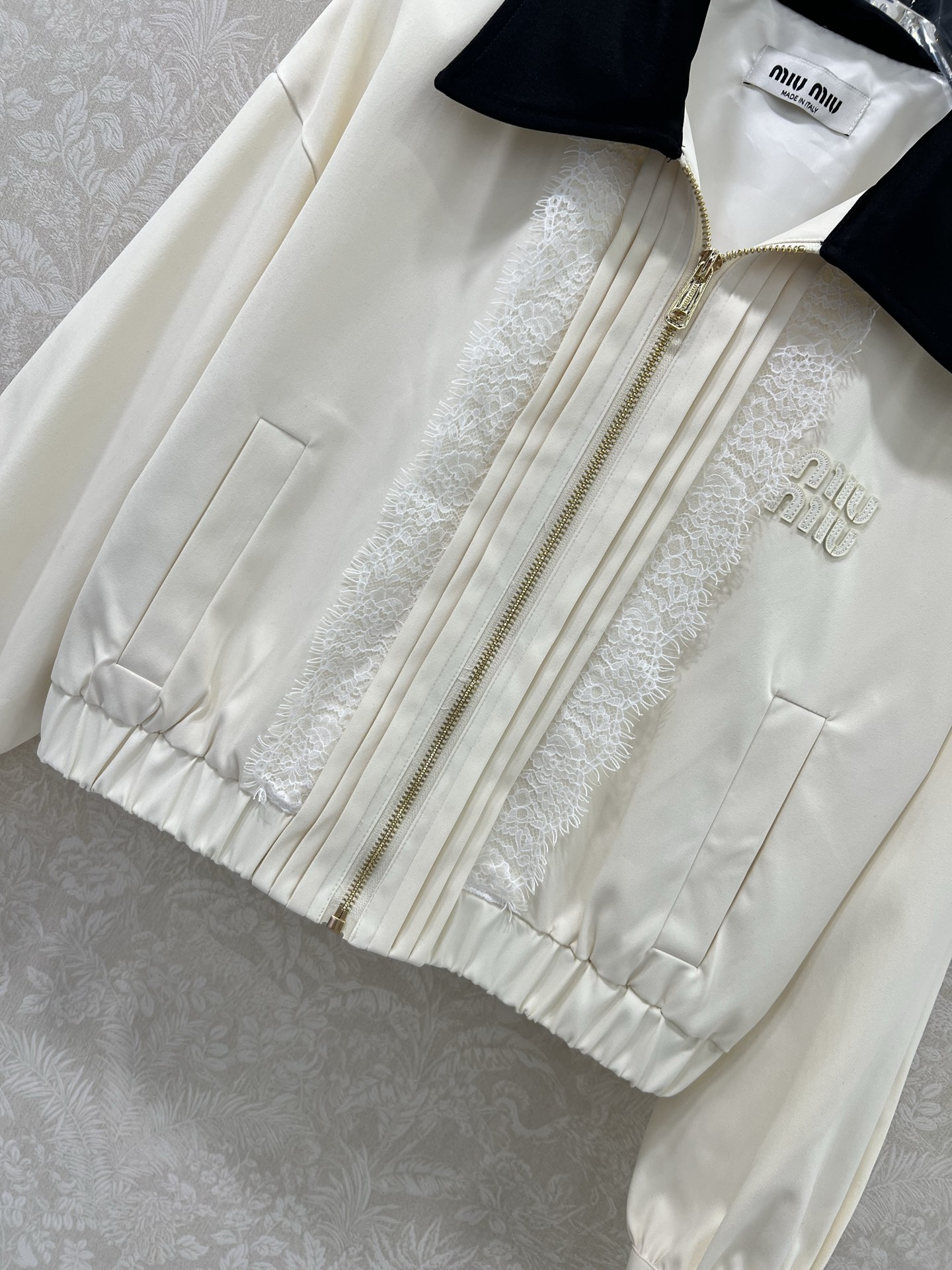 🔥🔥 miumi*25新款撞色翻领夹克外套  前襟褶皱木耳拼接蕾丝设计 超级优雅仙气十足 衣身做的木耳边