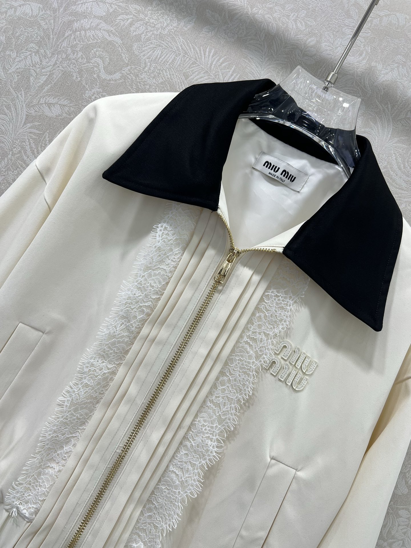 🔥🔥 miumi*25新款撞色翻领夹克外套  前襟褶皱木耳拼接蕾丝设计 超级优雅仙气十足 衣身做的木耳边