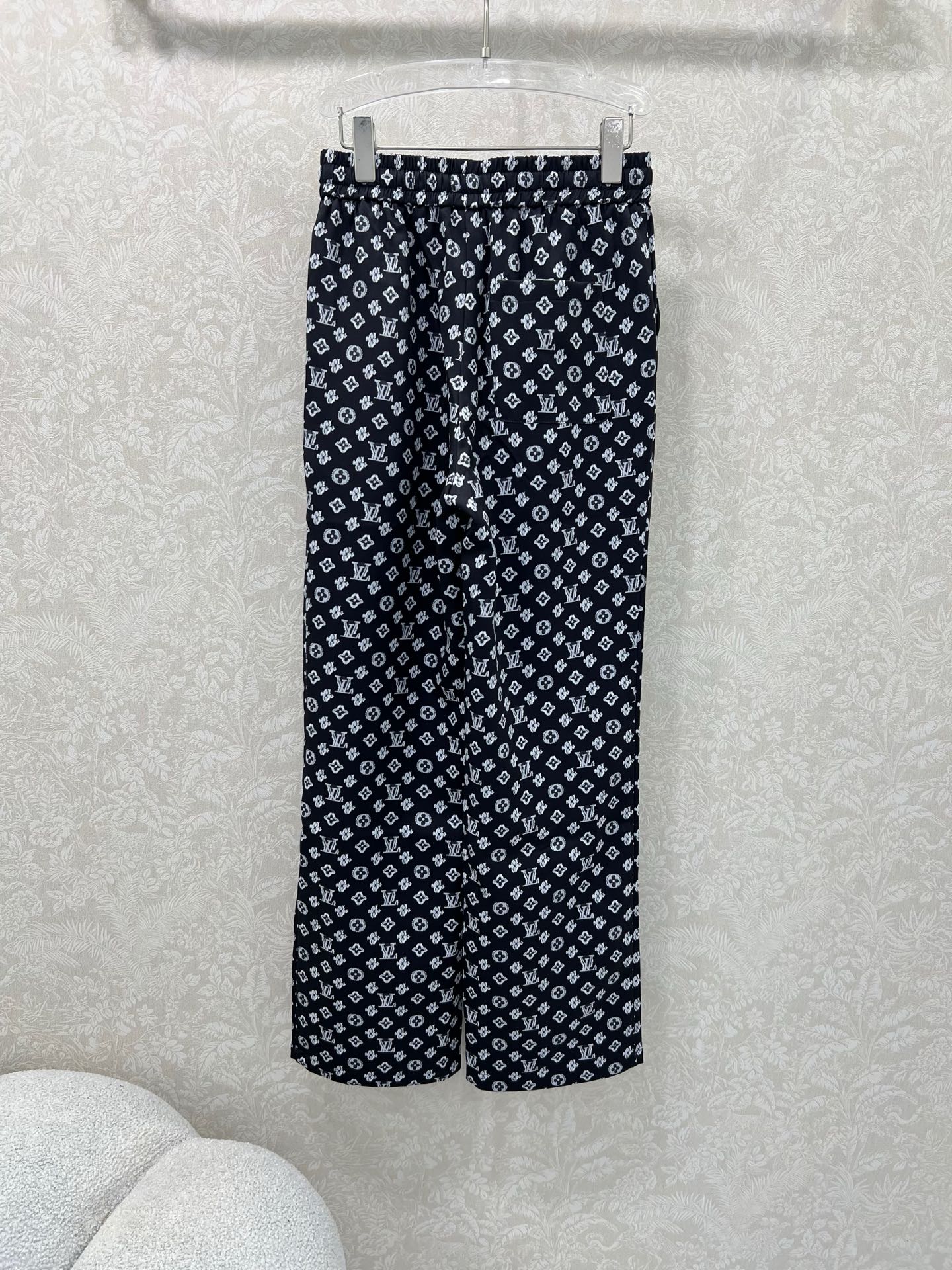 🔥🔥Louis Vuitt*n*25新款老花字母印花阔腿长裤 裤子直筒版型无敌显瘦 设计拉长人体比例  