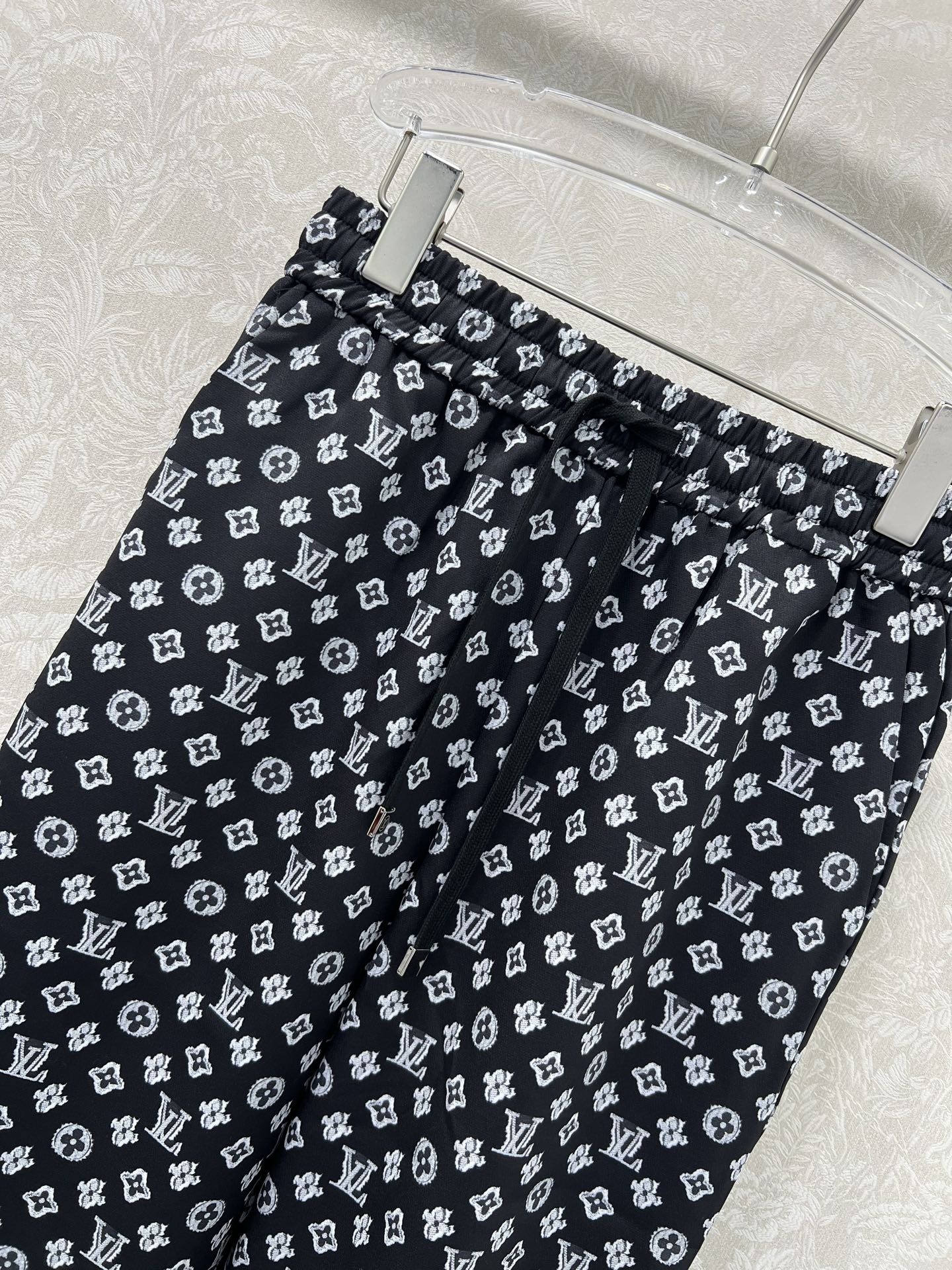 🔥🔥Louis Vuitt*n*25新款老花字母印花阔腿长裤 裤子直筒版型无敌显瘦 设计拉长人体比例  